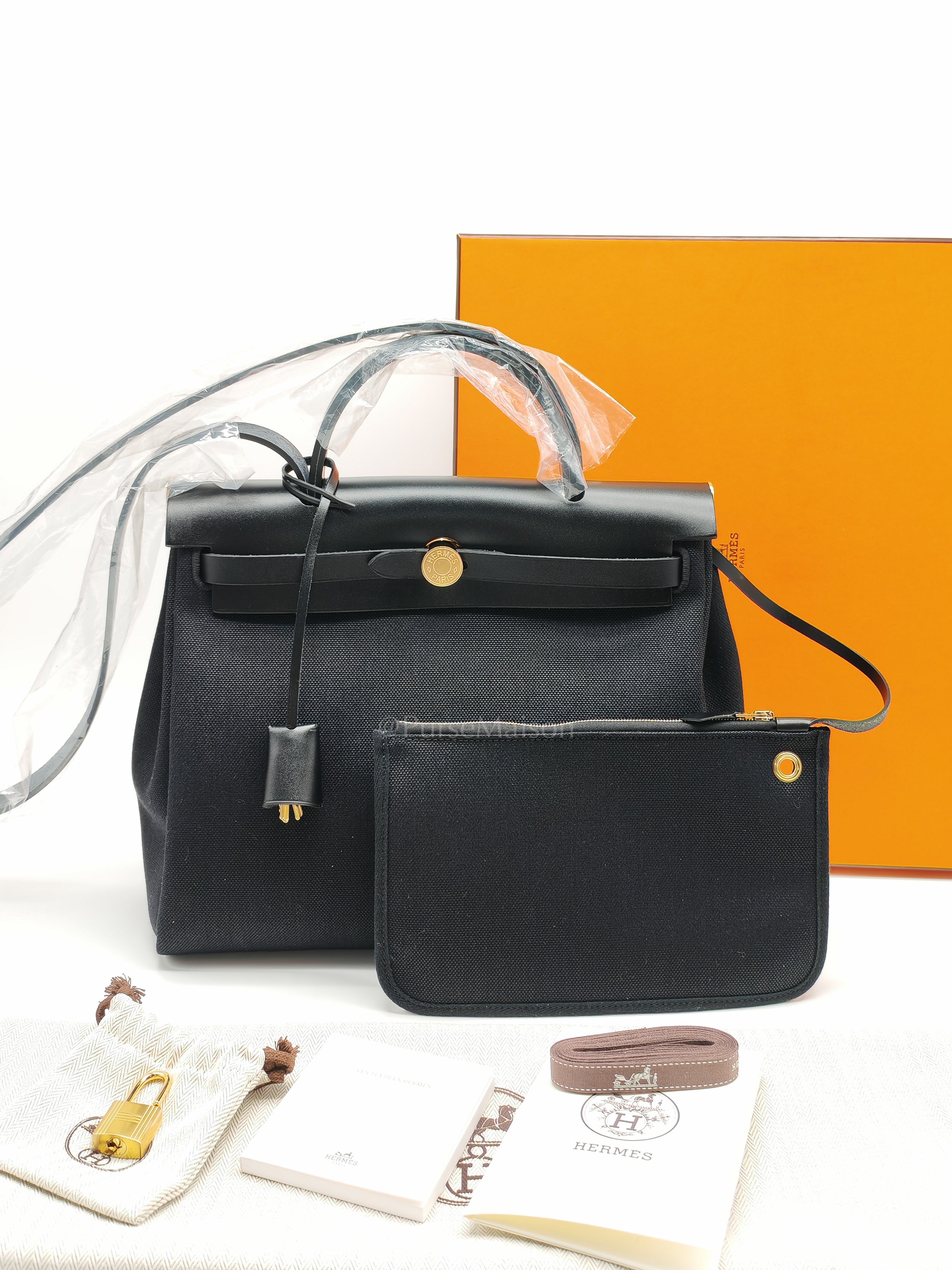 Herbag Zip 31 in Black Military Toile Vache Hunter and Gold Hardware Stamp K(2025)