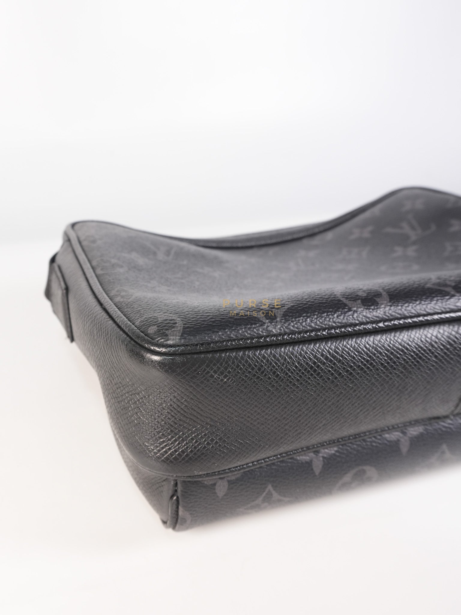 Outdoor Messenger Monogram Eclipse Taiga Black (Date code: FO4109) | Purse Maison Luxury Bags Shop