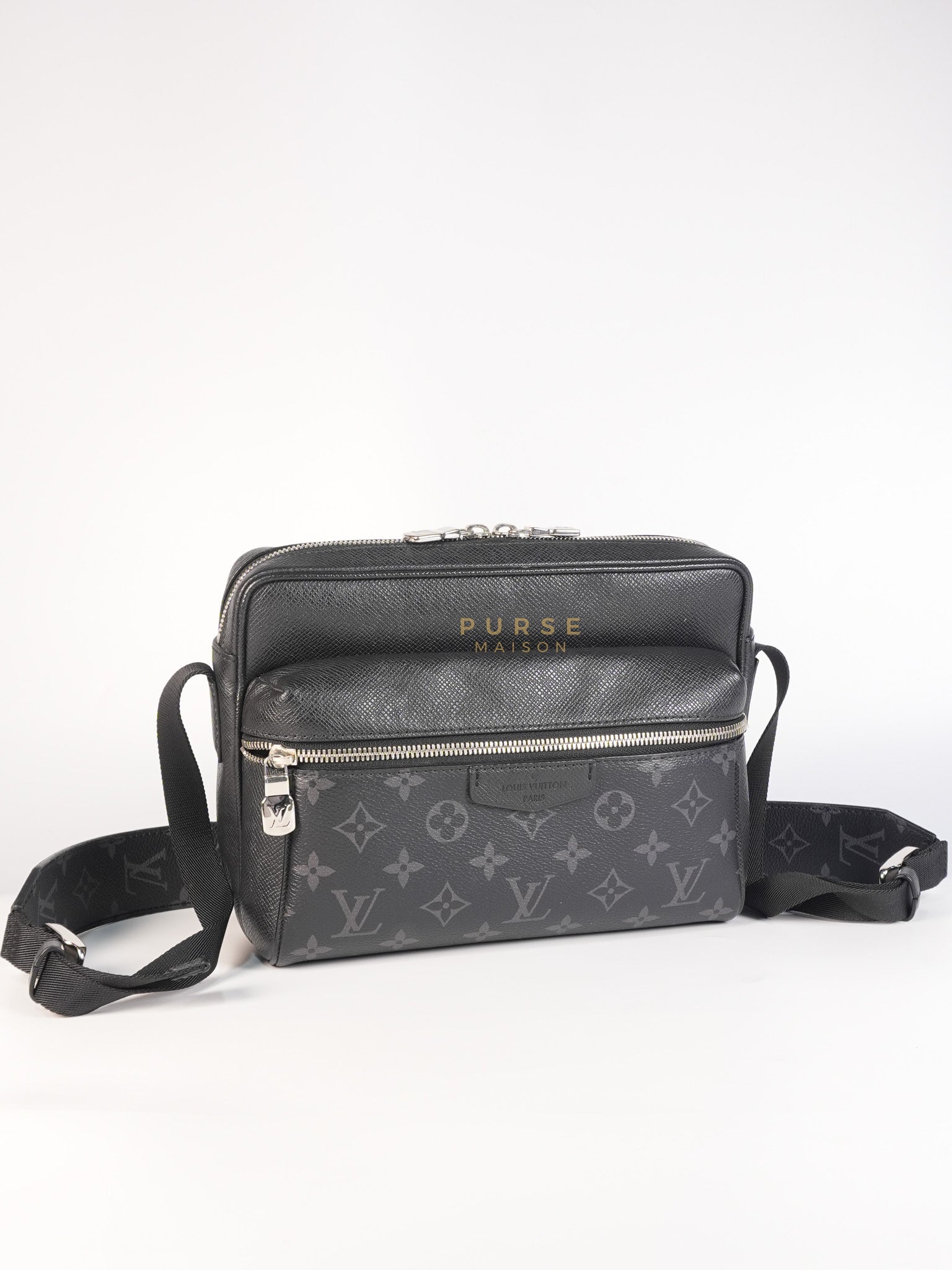 Outdoor Messenger Monogram Eclipse Taiga Black (Date code: FO4109) | Purse Maison Luxury Bags Shop