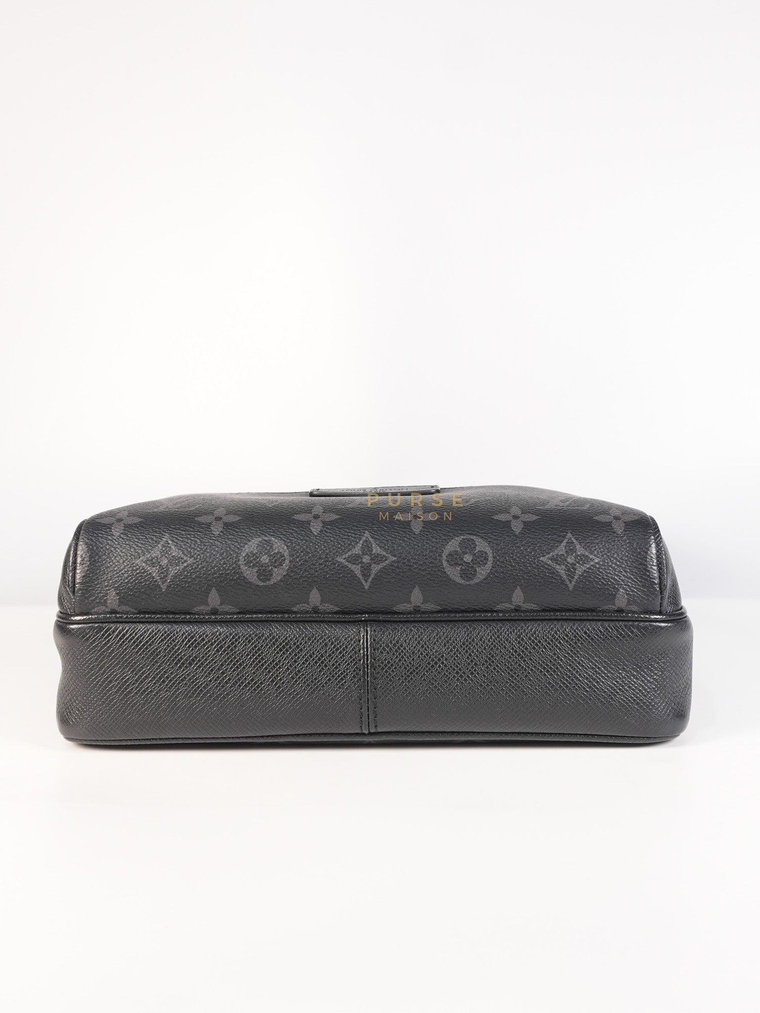 Outdoor Messenger Monogram Eclipse Taiga Black (Date code: FO4109) | Purse Maison Luxury Bags Shop