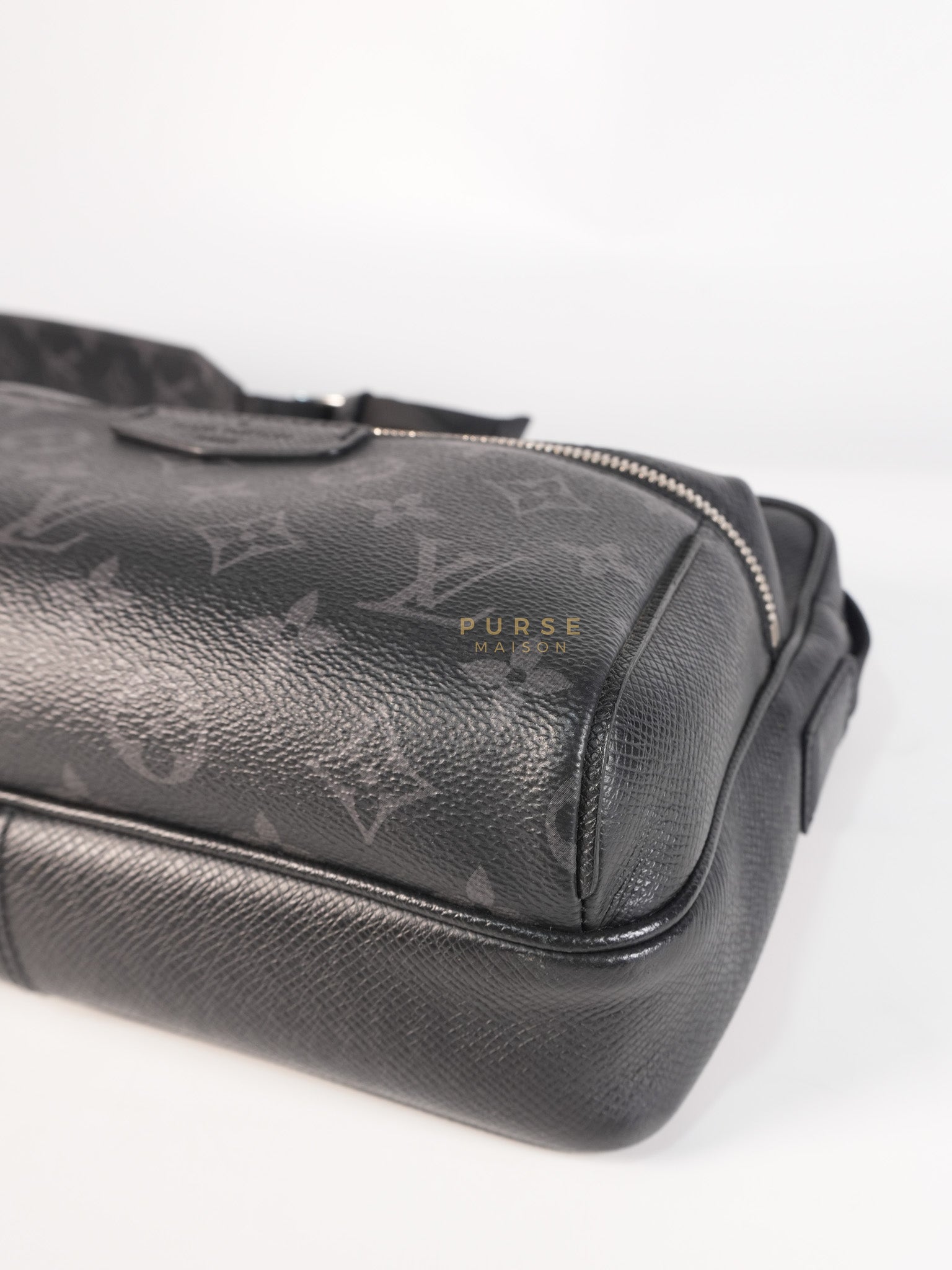 Outdoor Messenger Monogram Eclipse Taiga Black (Date code: FO4109) | Purse Maison Luxury Bags Shop