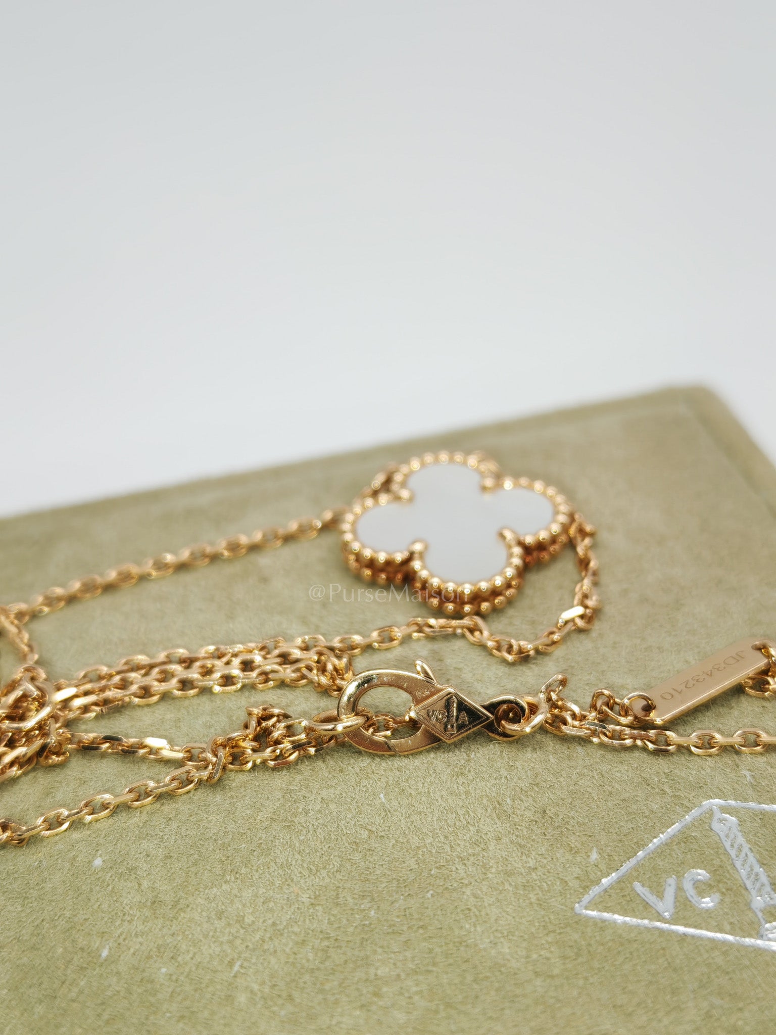 Vintage Alhambra White Mother of Pearl Pendant in Yellow Gold Necklace (2022)
