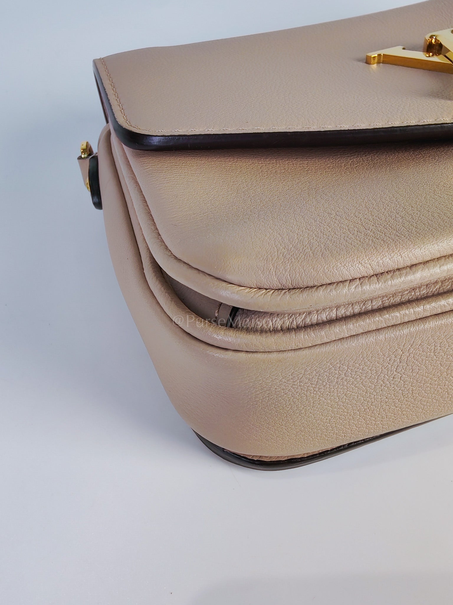 Oxford Lock Me Greige in Grained Calfskin Leather Crossbody Bag (Microchip) | Purse Maison Luxury Bags Shop