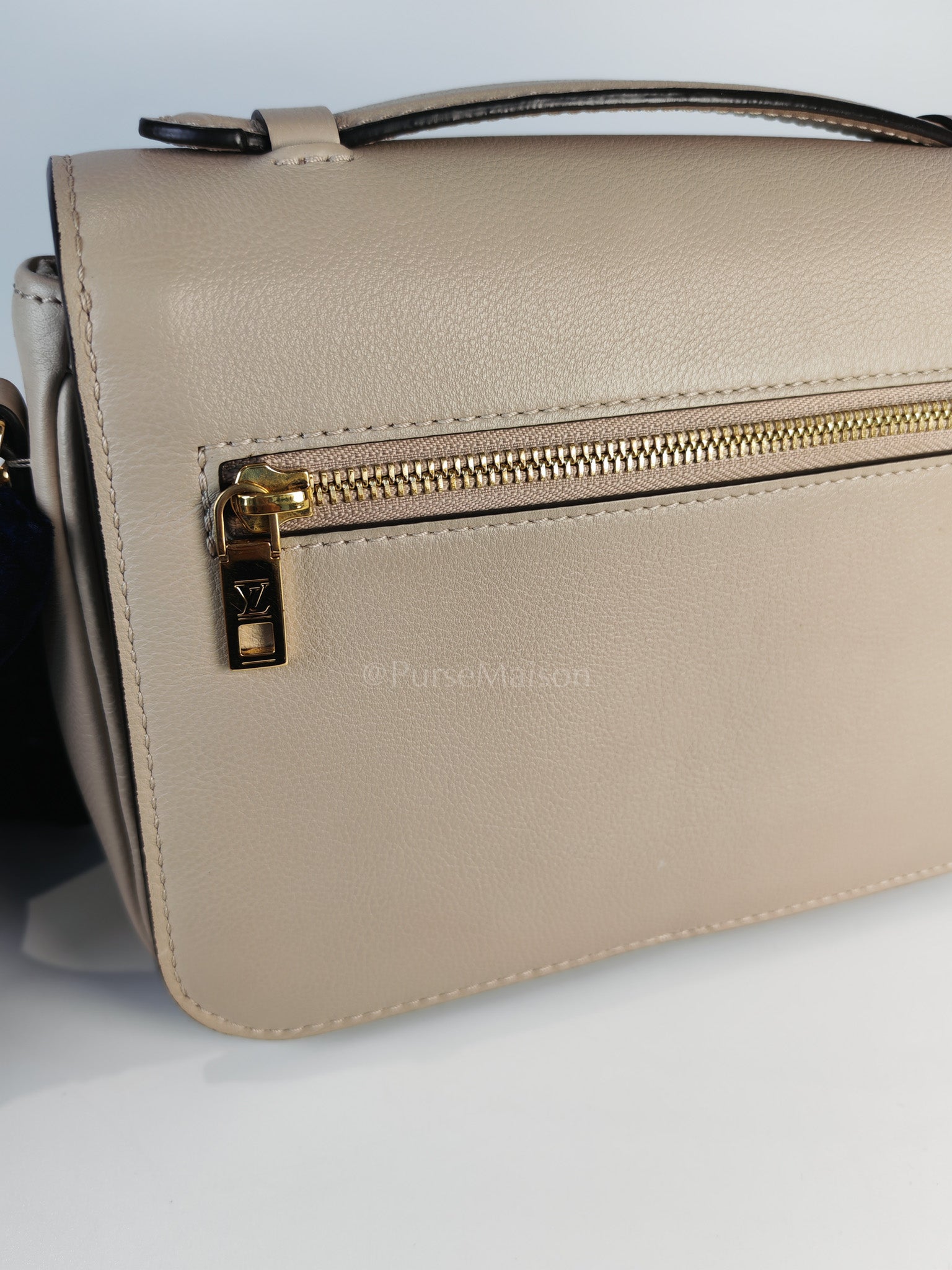 Oxford Lock Me Greige in Grained Calfskin Leather Crossbody Bag (Microchip) | Purse Maison Luxury Bags Shop