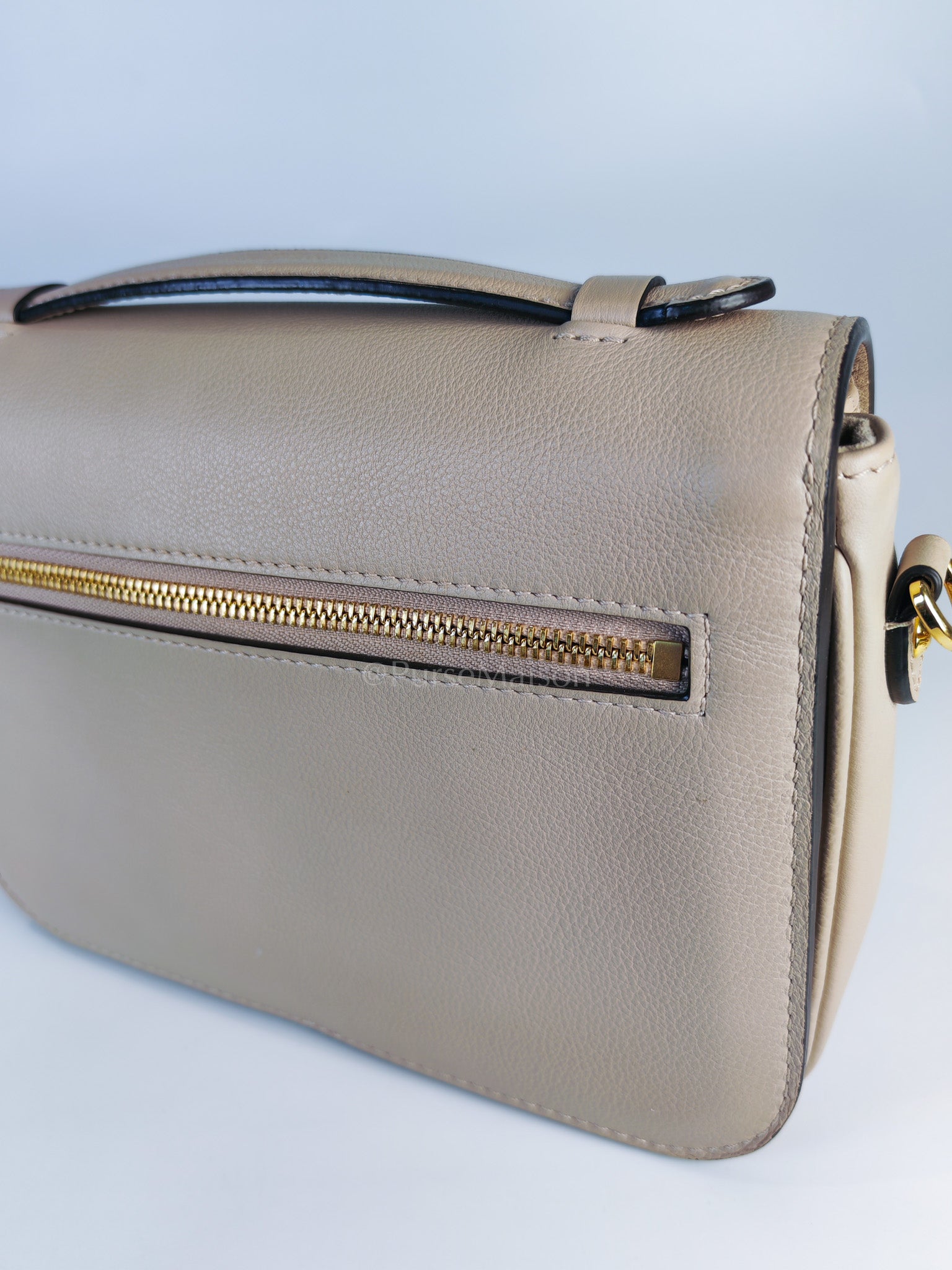 Oxford Lock Me Greige in Grained Calfskin Leather Crossbody Bag (Microchip) | Purse Maison Luxury Bags Shop