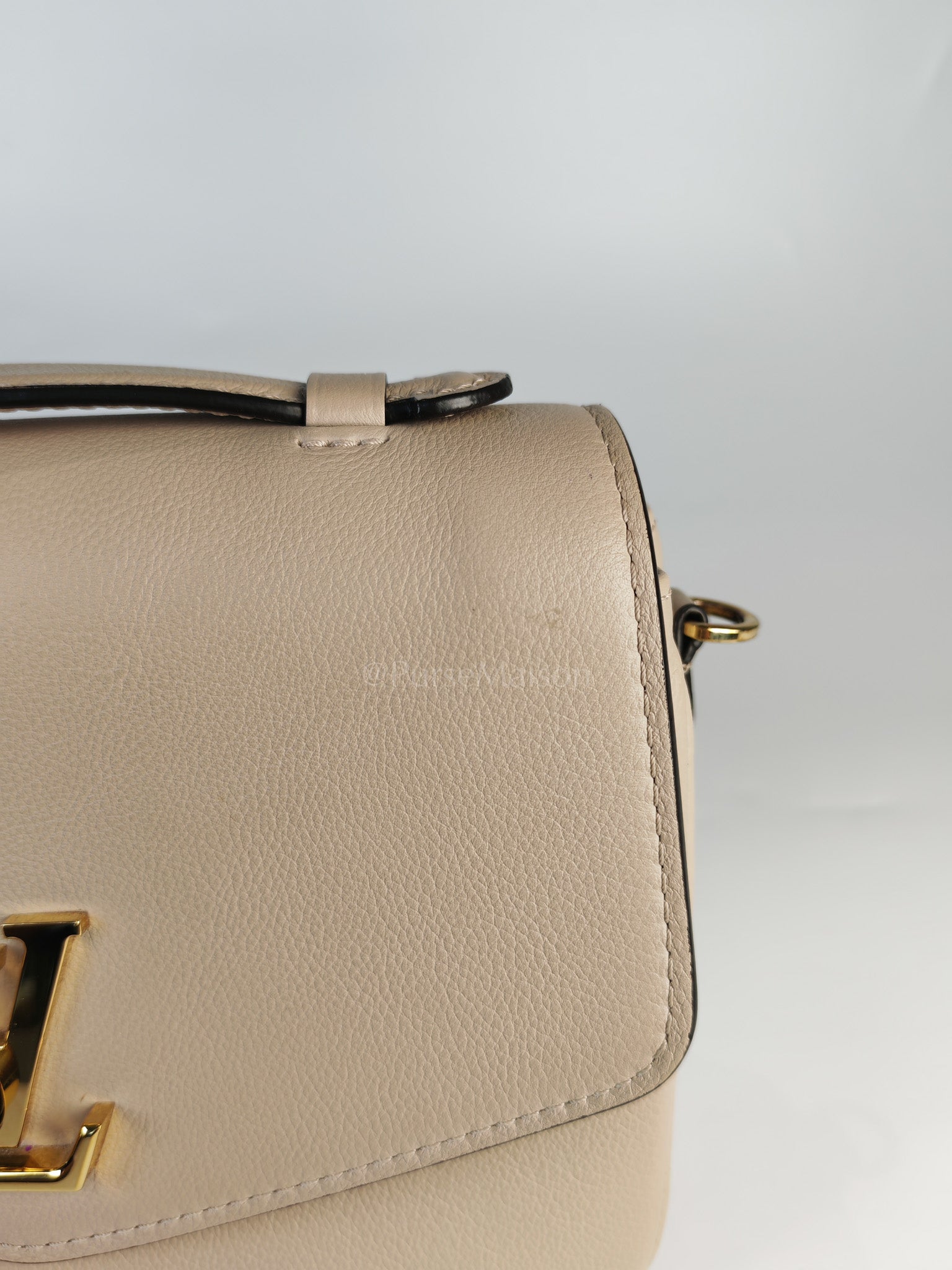 Oxford Lock Me Greige in Grained Calfskin Leather Crossbody Bag (Microchip) | Purse Maison Luxury Bags Shop