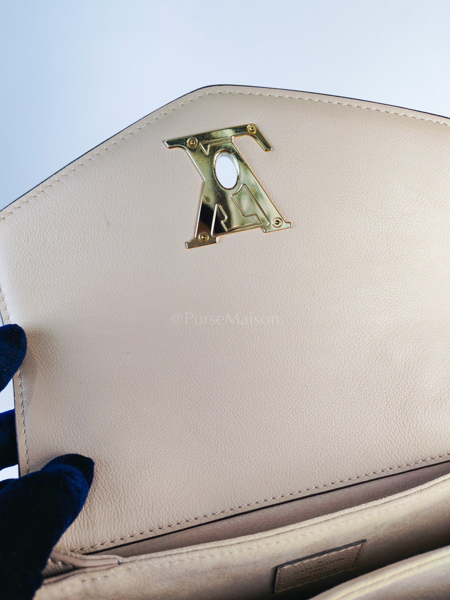 Oxford Lock Me Greige in Grained Calfskin Leather Crossbody Bag (Microchip) | Purse Maison Luxury Bags Shop