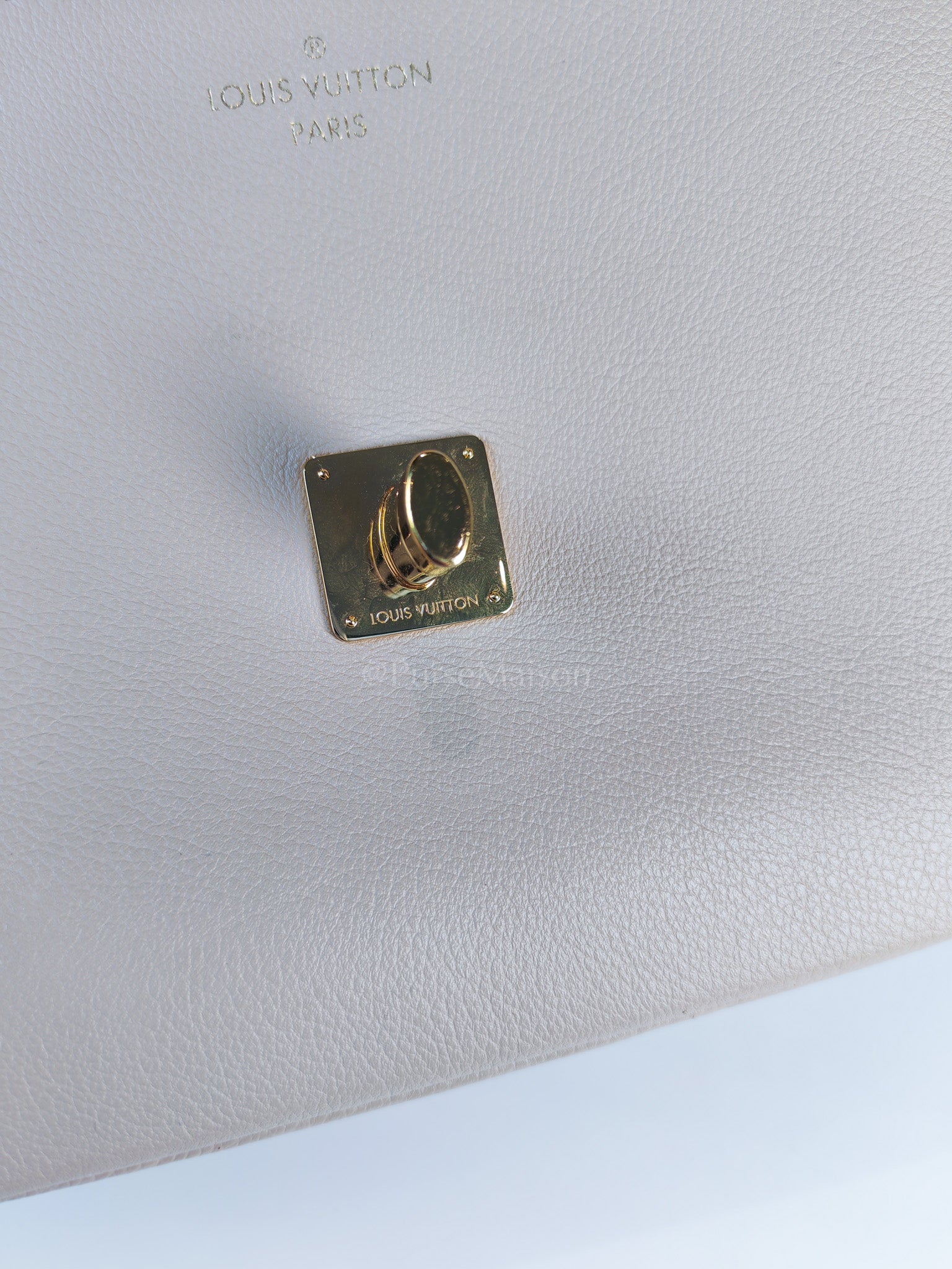 Oxford Lock Me Greige in Grained Calfskin Leather Crossbody Bag (Microchip) | Purse Maison Luxury Bags Shop