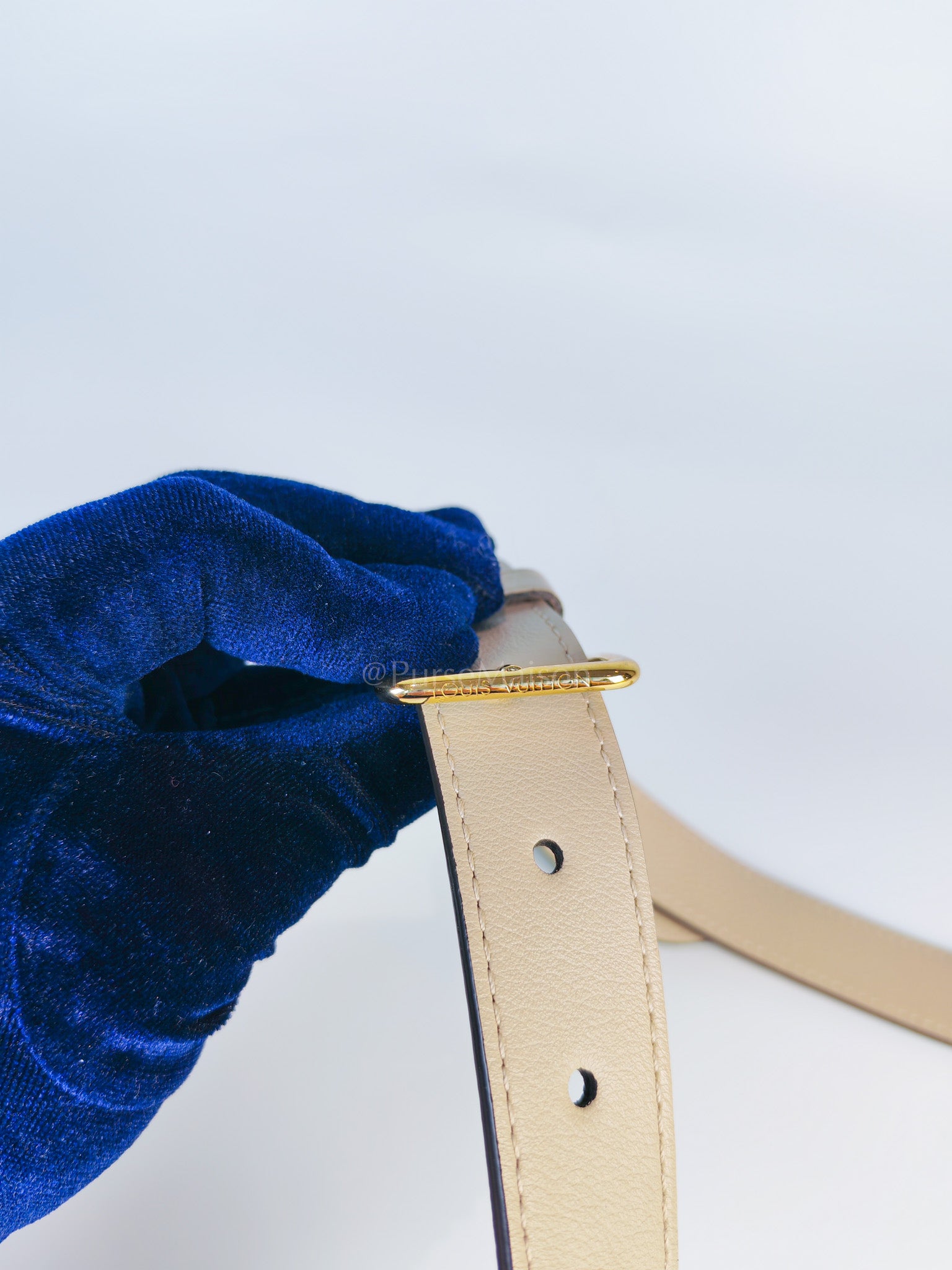 Oxford Lock Me Greige in Grained Calfskin Leather Crossbody Bag (Microchip) | Purse Maison Luxury Bags Shop