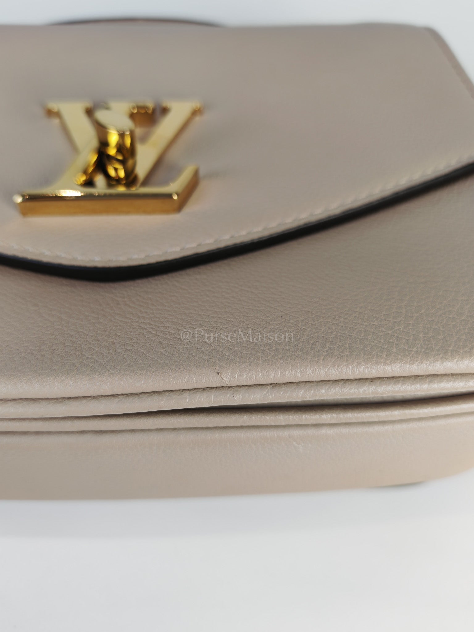 Oxford Lock Me Greige in Grained Calfskin Leather Crossbody Bag (Microchip) | Purse Maison Luxury Bags Shop