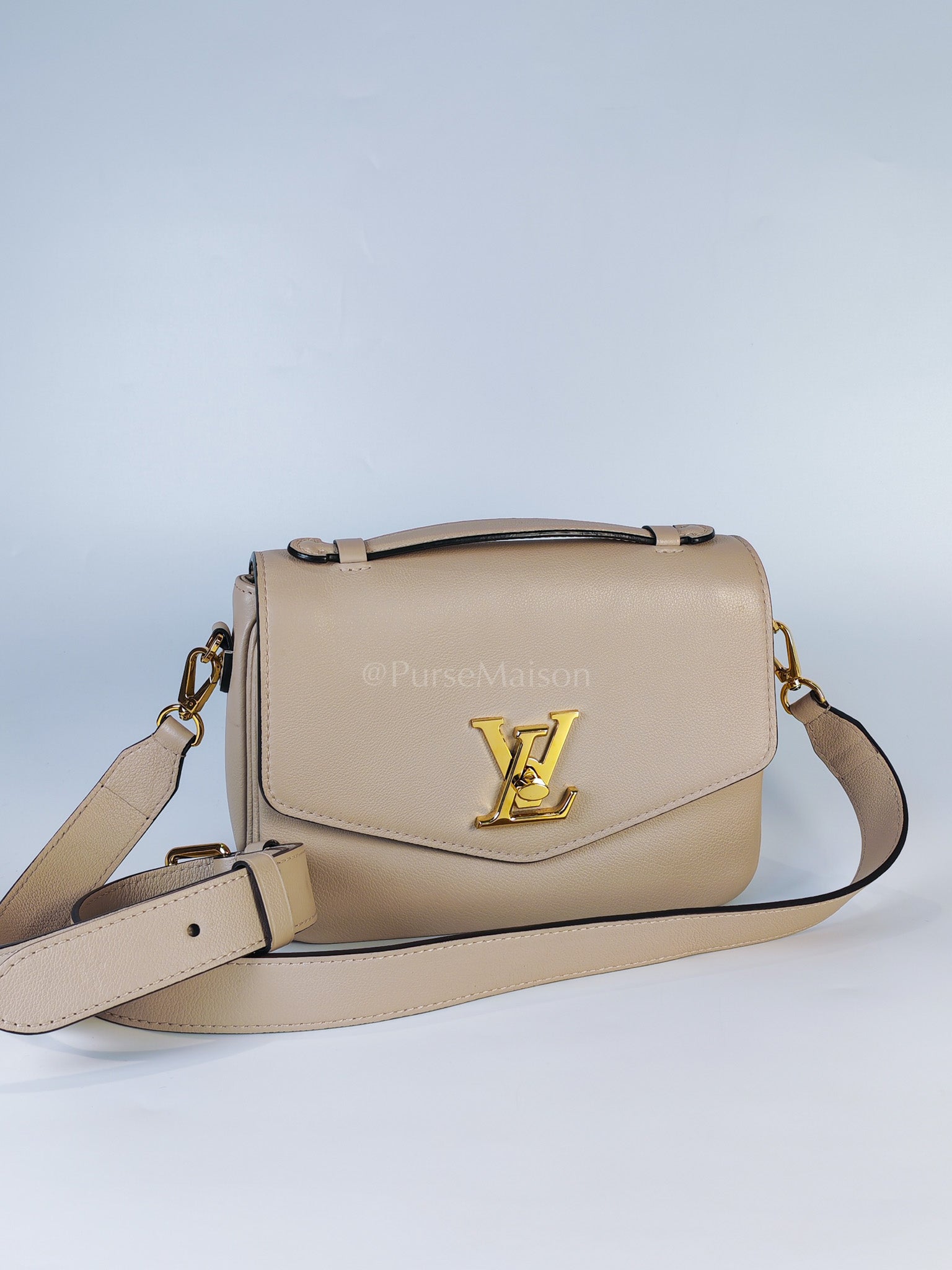 Oxford Lock Me Greige in Grained Calfskin Leather Crossbody Bag (Microchip) | Purse Maison Luxury Bags Shop