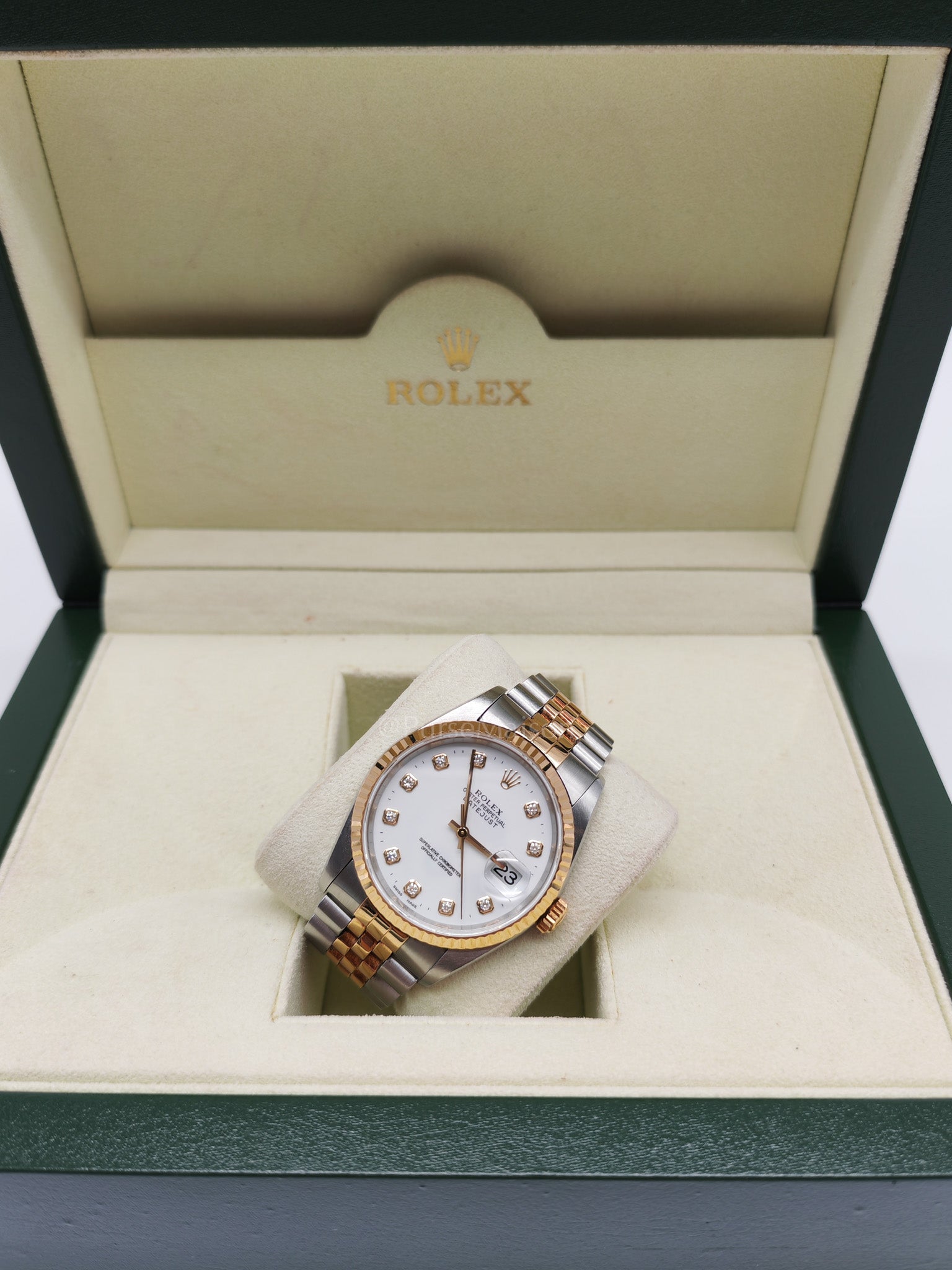 Oyster Perpetual Datejust 36mm Two-Toned White Dial with Diamond Ref. No. 16233 (Year 2004) | Purse Maison Luxury Bags Shop