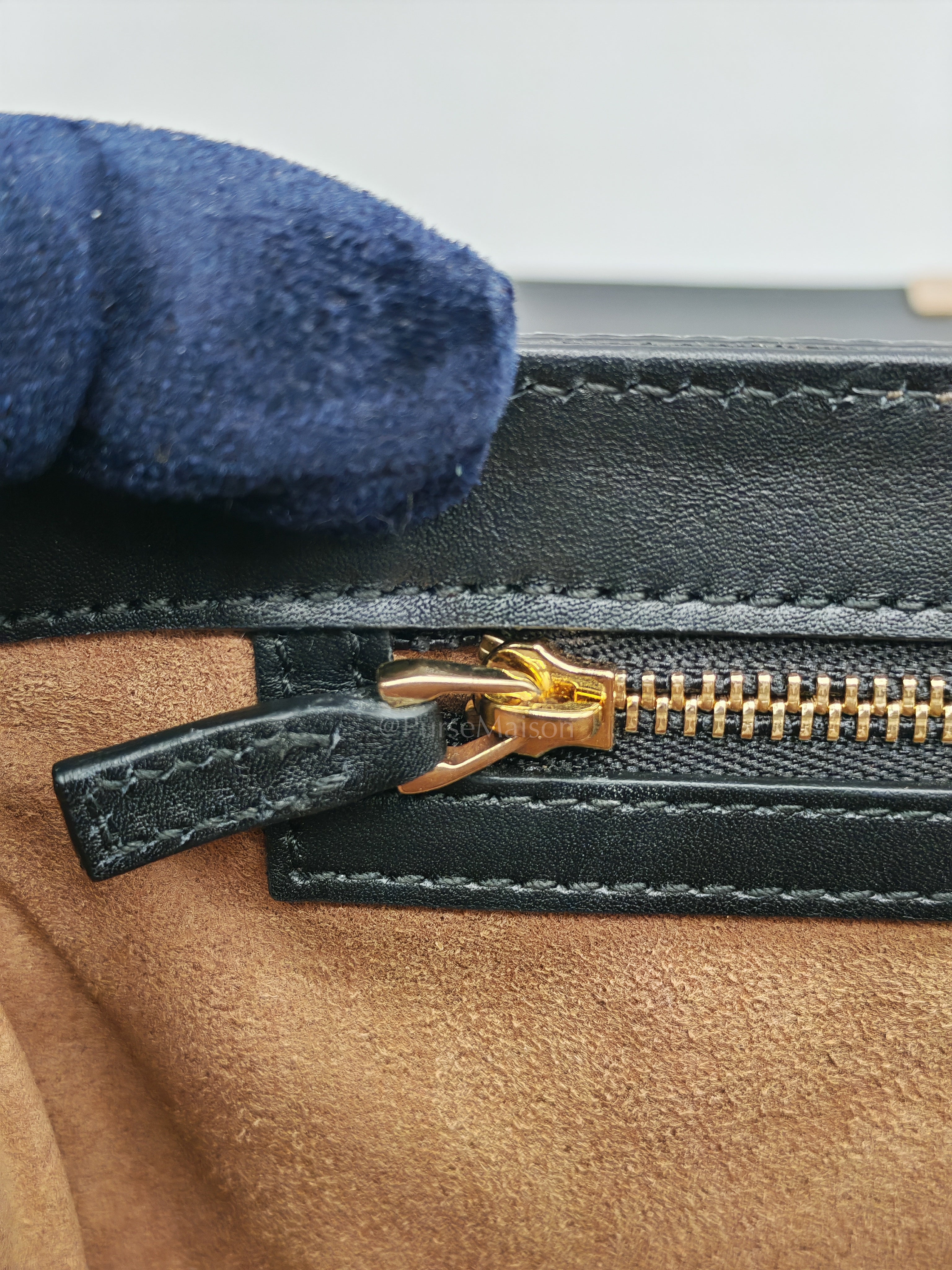 Padlock Shoulder Bag Medium in GG Supreme Canvas & Gold Hardware | Purse Maison Luxury Bags Shop