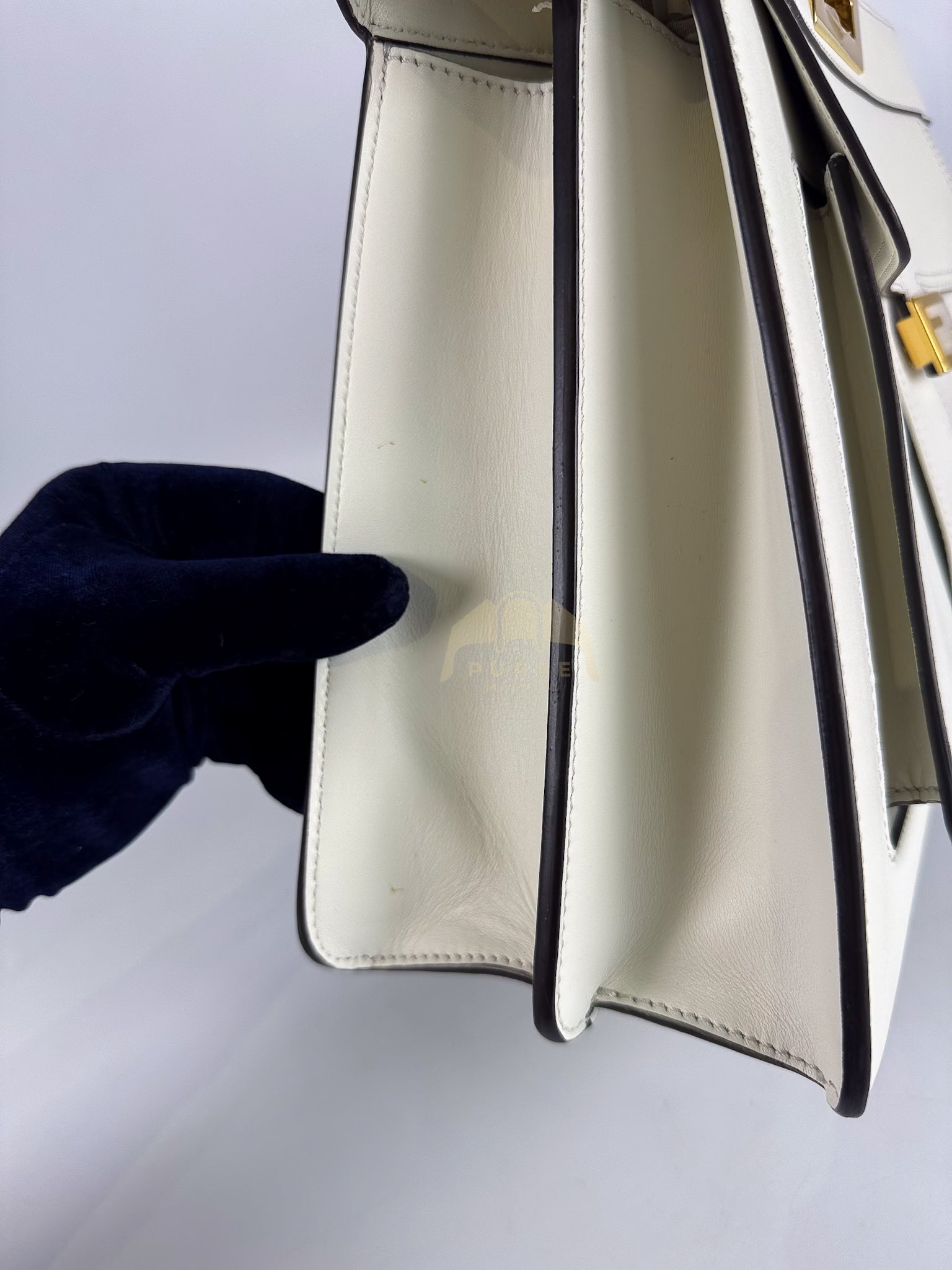 Peekaboo ISeeU Pochette Medium in White Calfskin Leather | Purse Maison Luxury Bags Shop