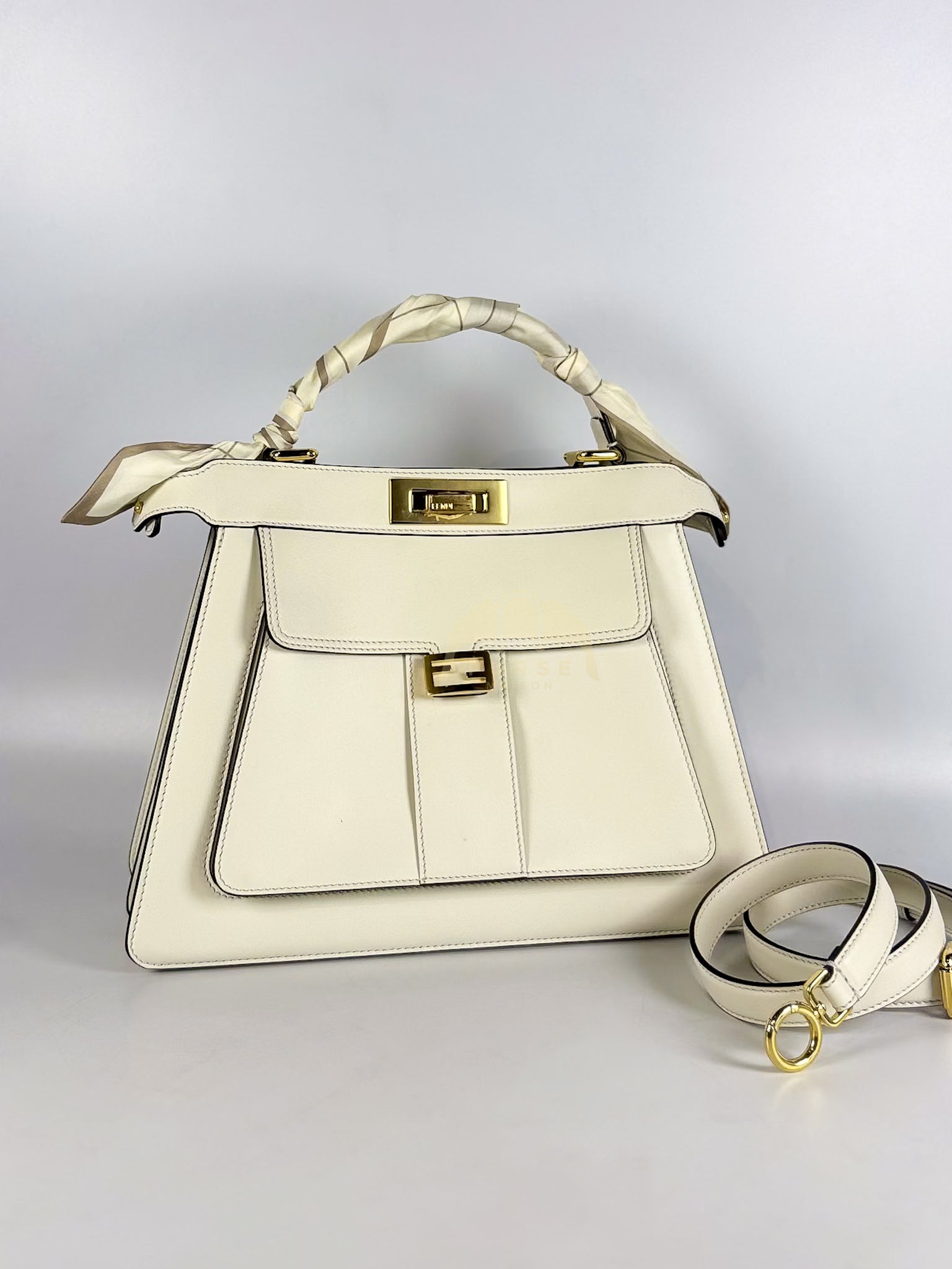 Peekaboo ISeeU Pochette Medium in White Calfskin Leather | Purse Maison Luxury Bags Shop