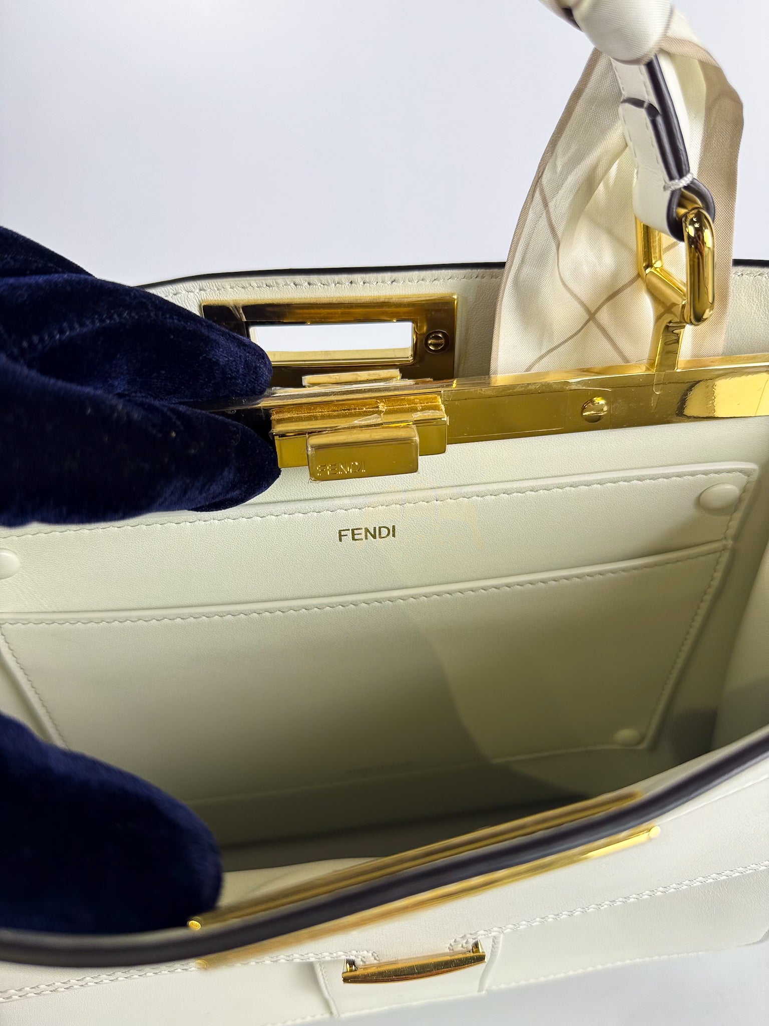 Peekaboo ISeeU Pochette Medium in White Calfskin Leather | Purse Maison Luxury Bags Shop