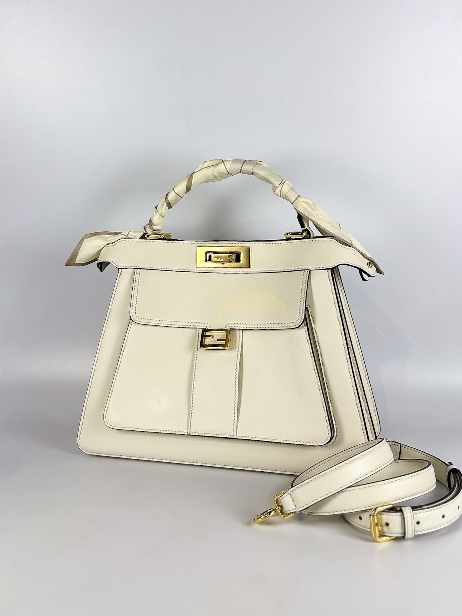 Peekaboo ISeeU Pochette Medium in White Calfskin Leather | Purse Maison Luxury Bags Shop