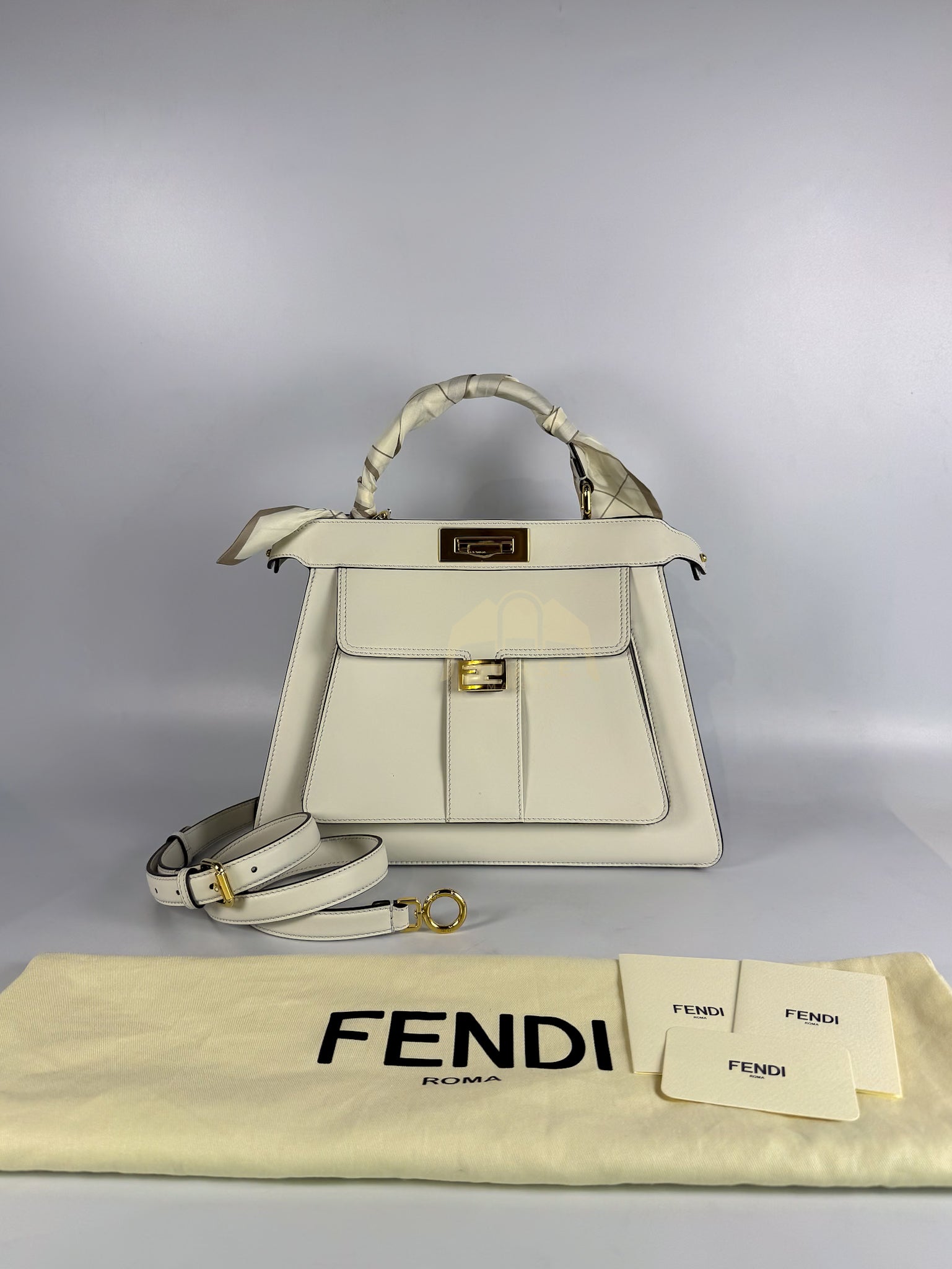 Peekaboo ISeeU Pochette Medium in White Calfskin Leather | Purse Maison Luxury Bags Shop