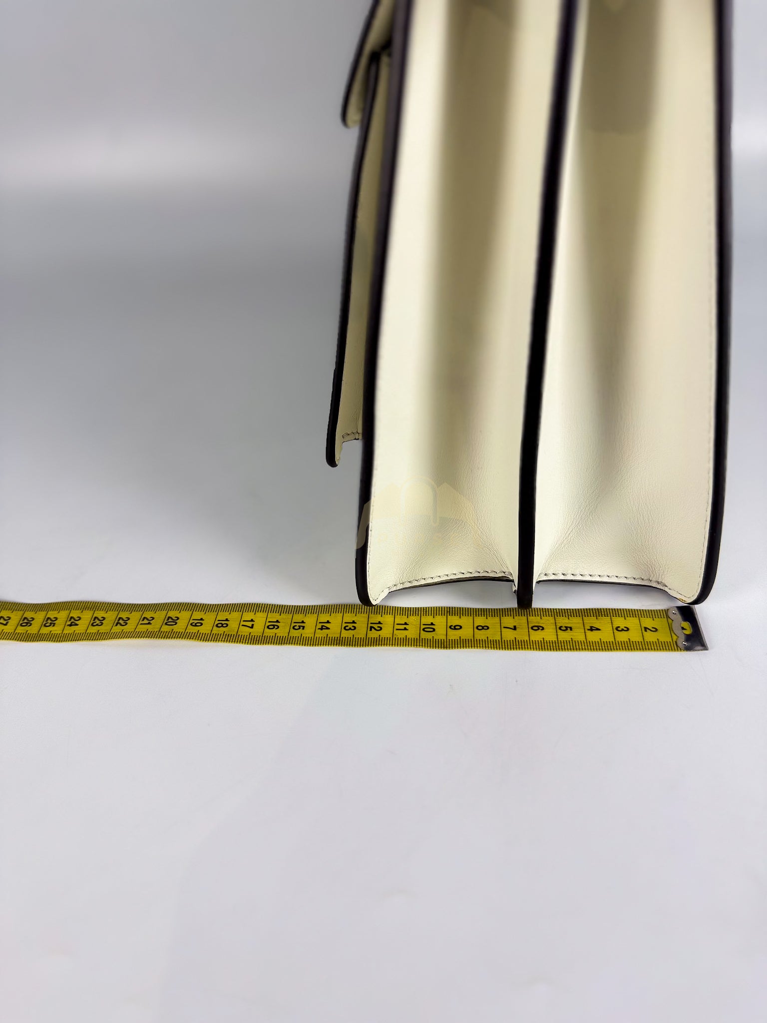 Peekaboo ISeeU Pochette Medium in White Calfskin Leather | Purse Maison Luxury Bags Shop