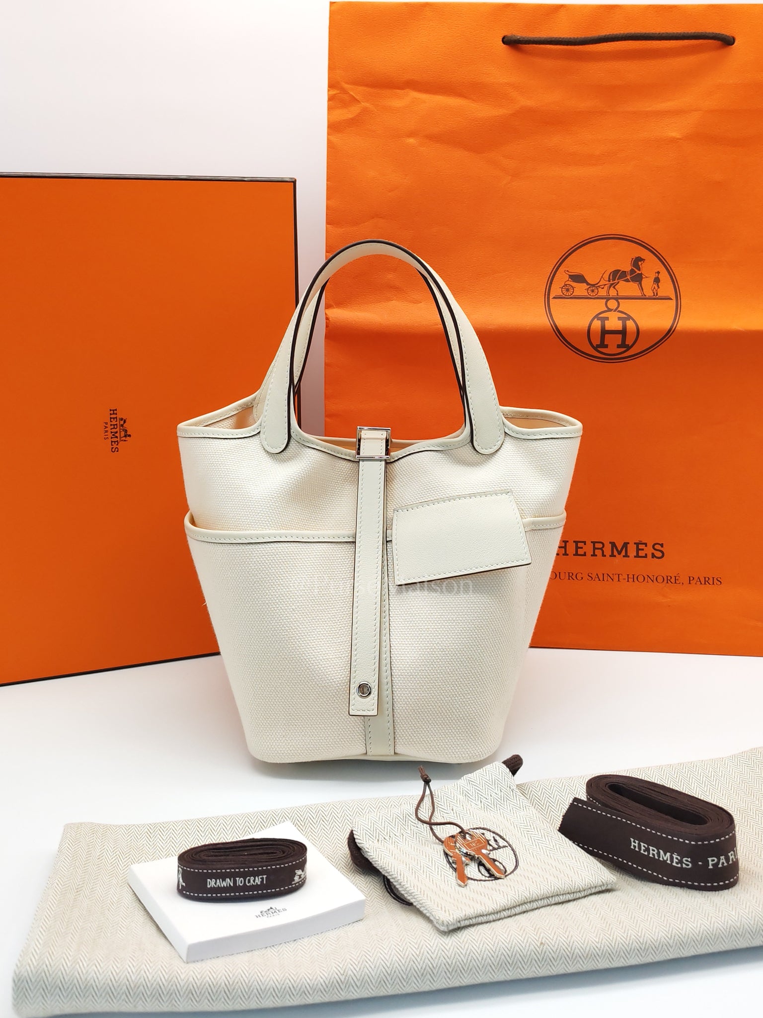 Picotin 18 Cargo in Nata Canvas and Palladium Hardware Stamp W (2024) | Purse Maison Luxury Bags Shop
