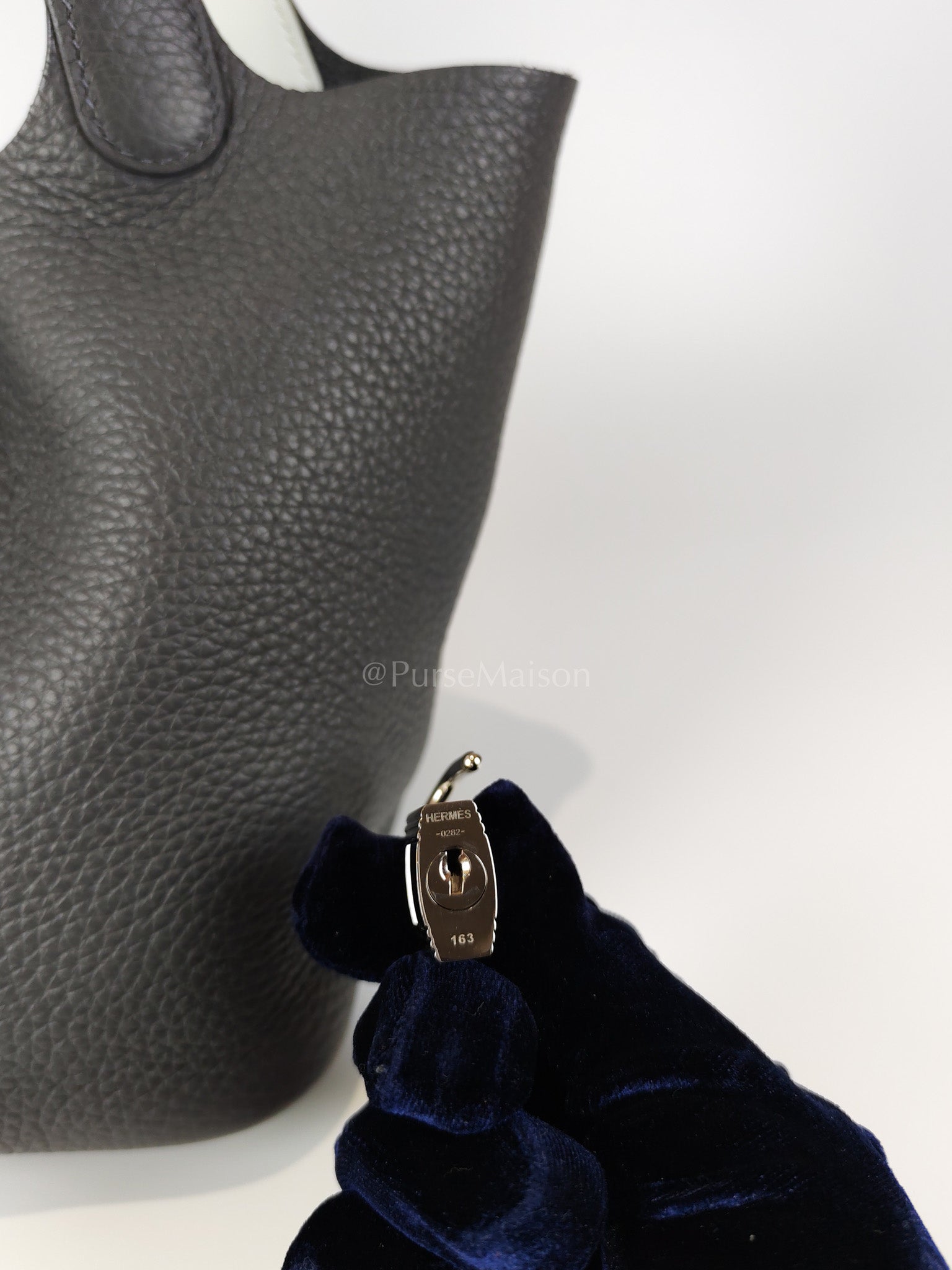 Picotin 18 Gris Misty Bicolor in Clemence Leather and Palladium Hardware Stamp W (2024) | Purse Maison Luxury Bags Shop