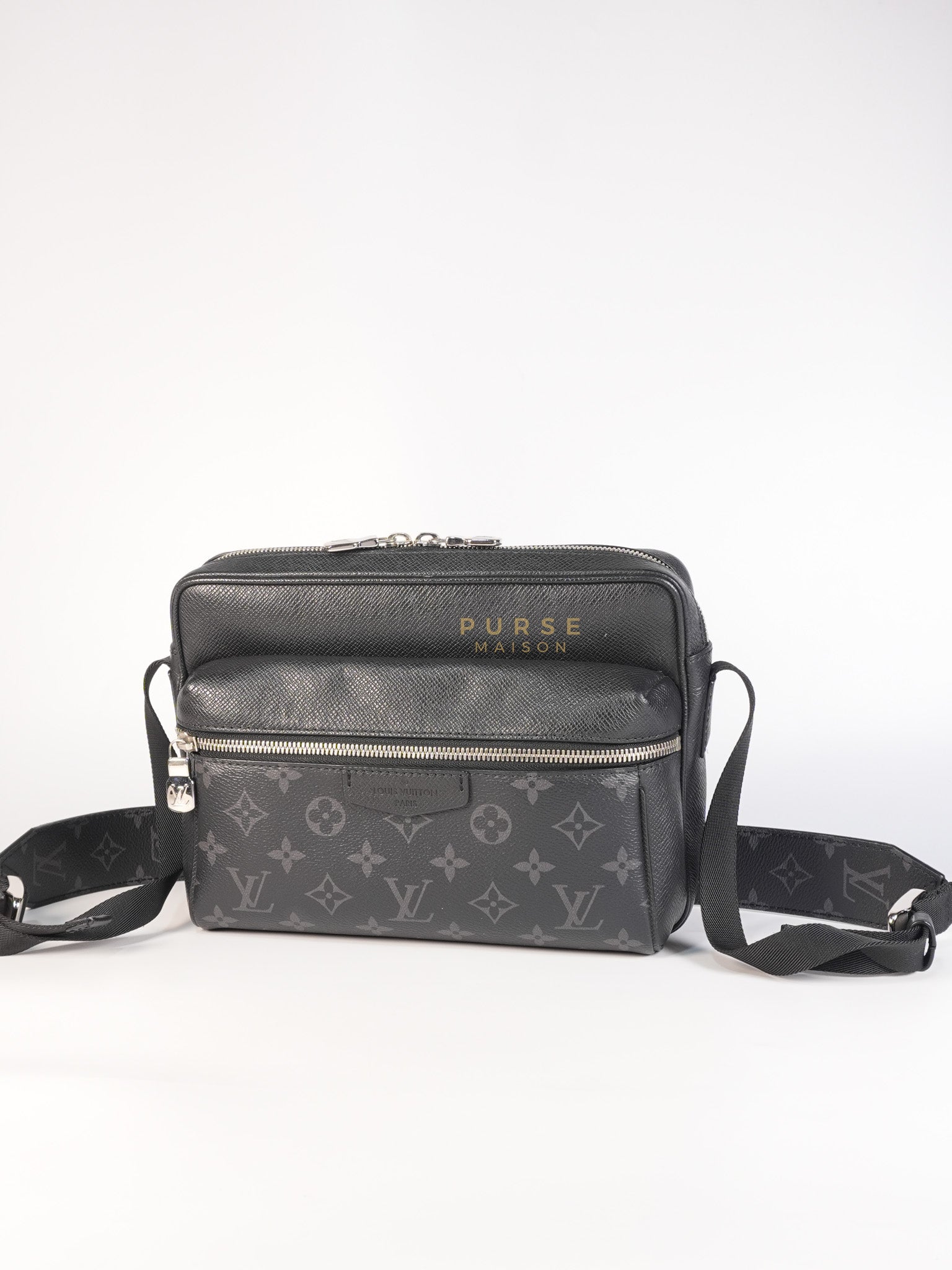 Outdoor Messenger Monogram Eclipse Taiga Black (Date code: FO4109)