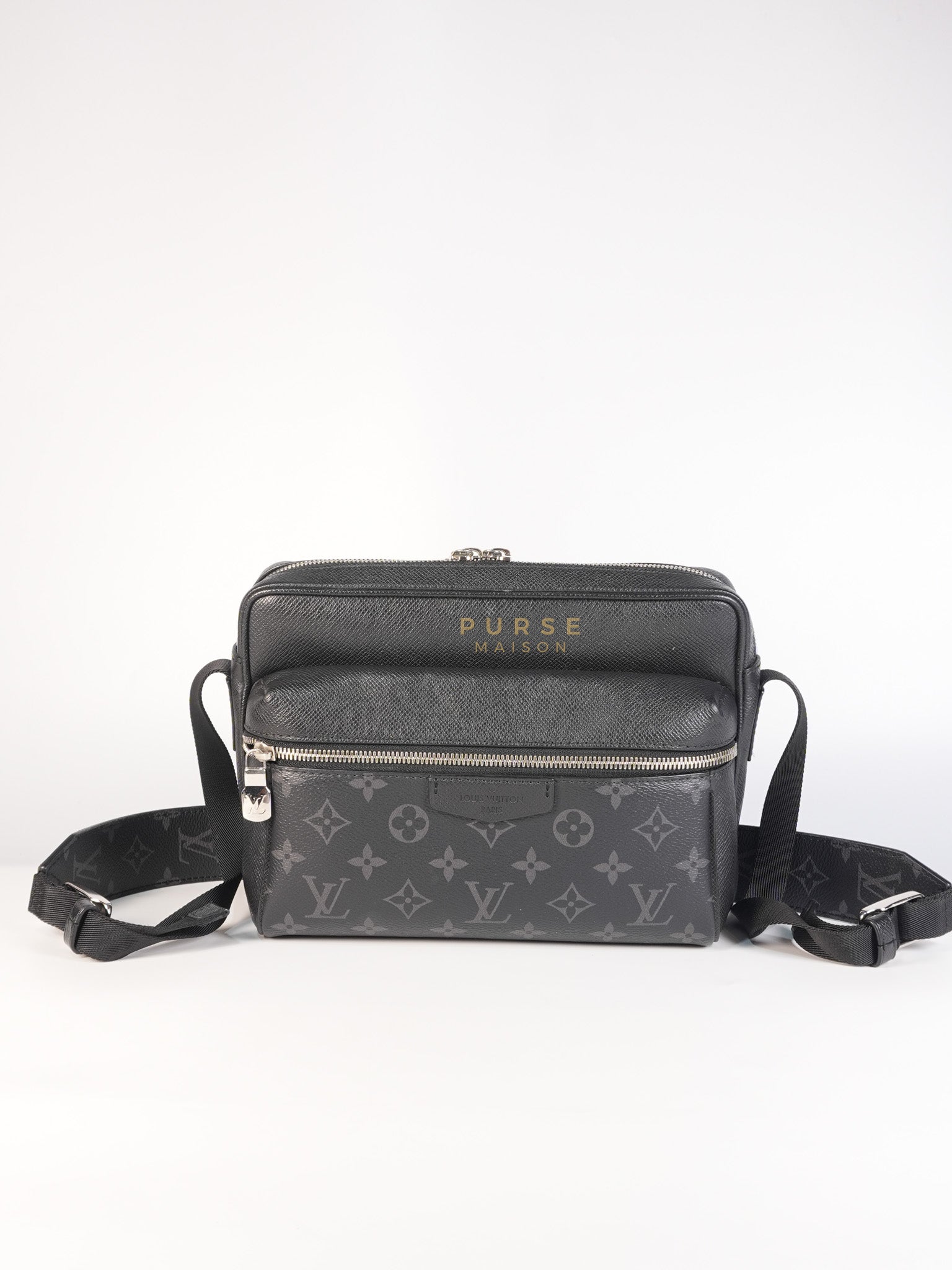 Outdoor Messenger Monogram Eclipse Taiga Black (Date code: FO4109)