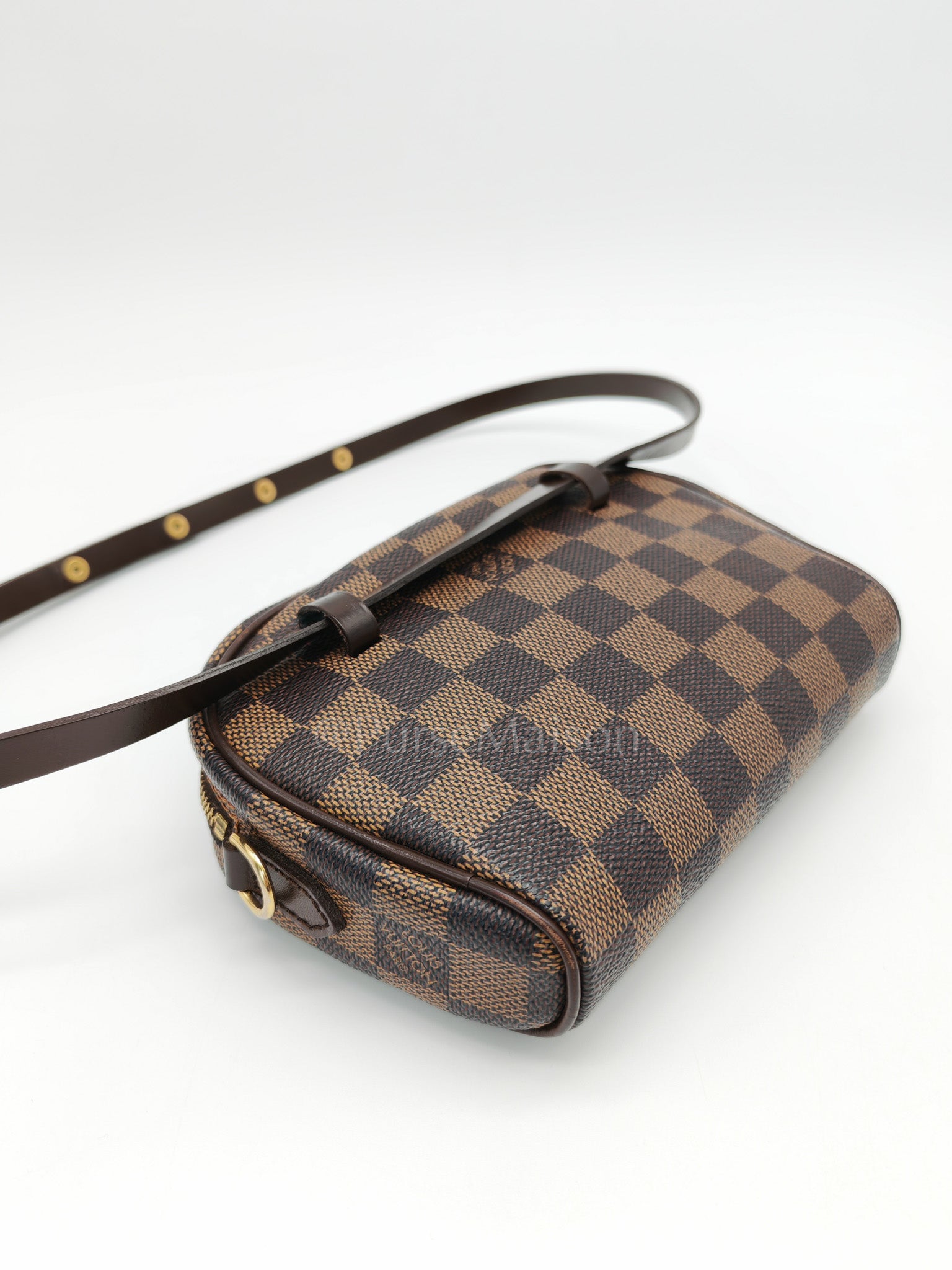 Pochette Ipanema in Damier Ebene Canvas and Gold Hardware (Datecode: FL0063) | Purse Maison Luxury Bags Shop