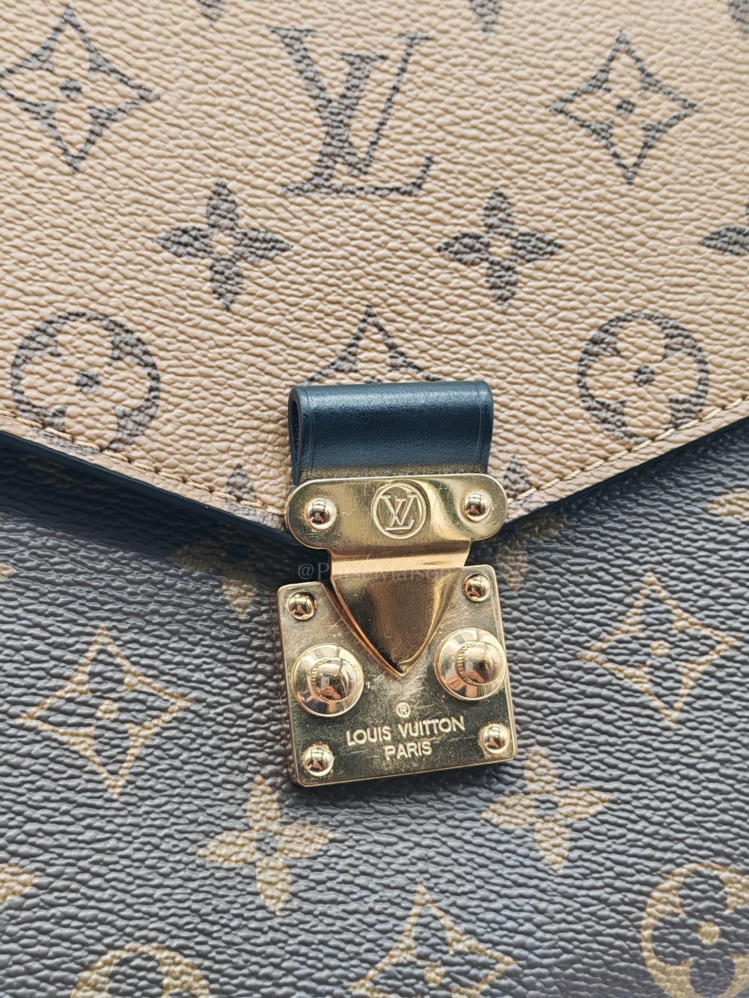 Pochette Metis in Reverse Monogram Canvas & Gold Hardware Microchip | Purse Maison Luxury Bags Shop