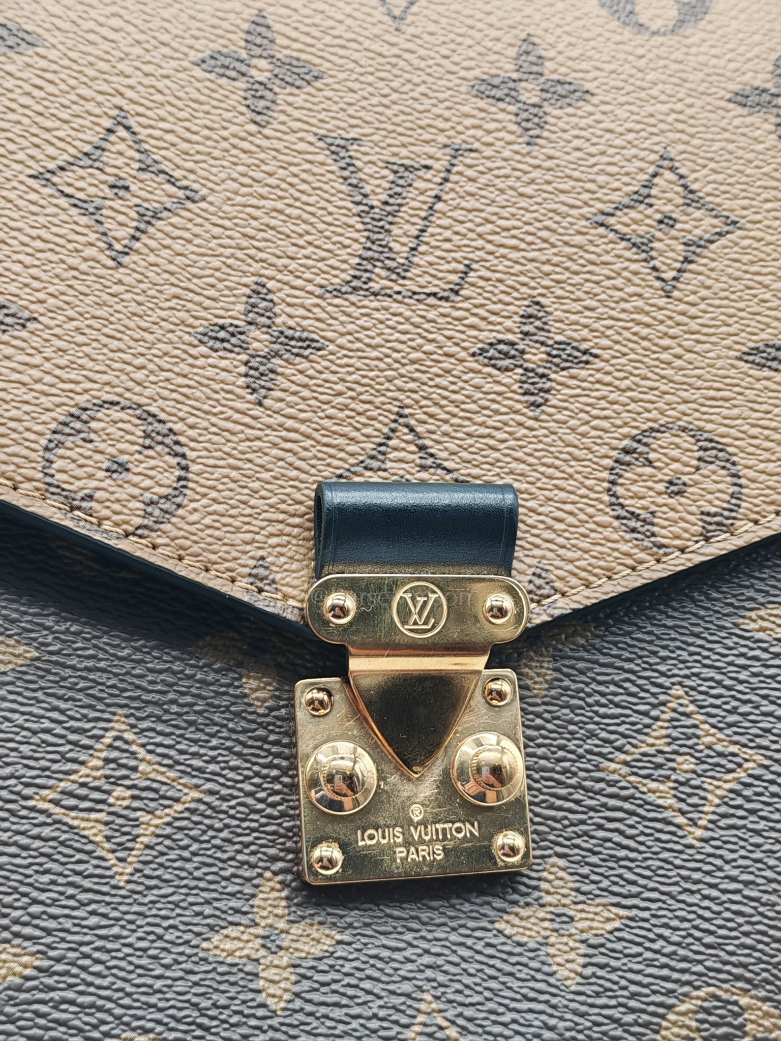 Pochette Metis in Reverse Monogram Canvas & Gold Hardware Microchip | Purse Maison Luxury Bags Shop