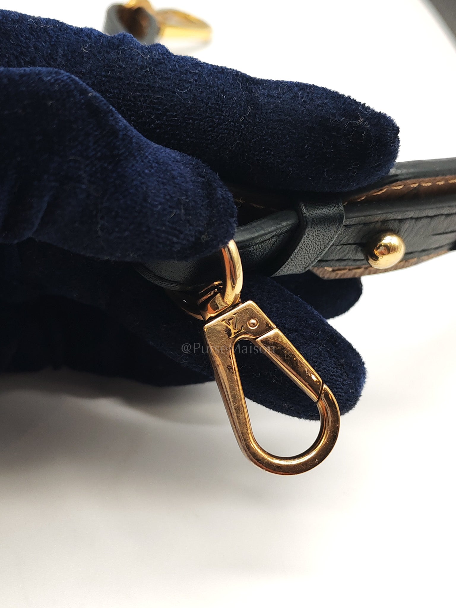 Pochette Metis in Reverse Monogram Canvas & Gold Hardware Microchip | Purse Maison Luxury Bags Shop