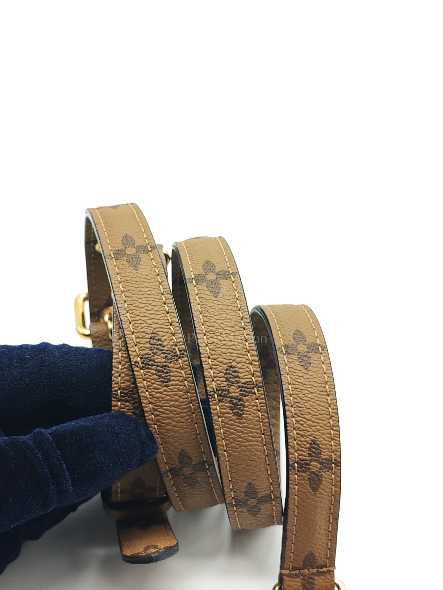 Pochette Metis in Reverse Monogram Canvas & Gold Hardware Microchip | Purse Maison Luxury Bags Shop