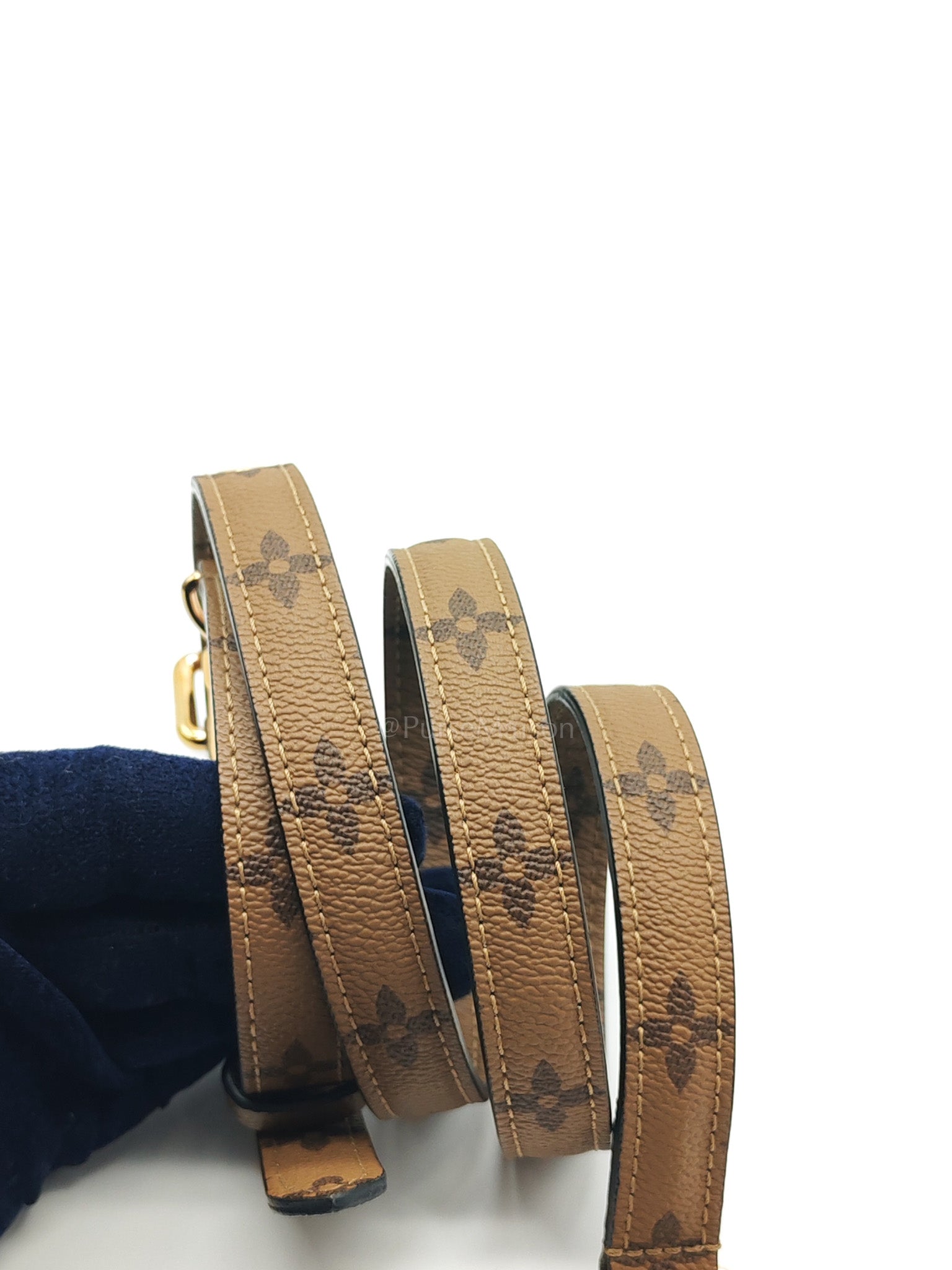 Pochette Metis in Reverse Monogram Canvas & Gold Hardware Microchip | Purse Maison Luxury Bags Shop