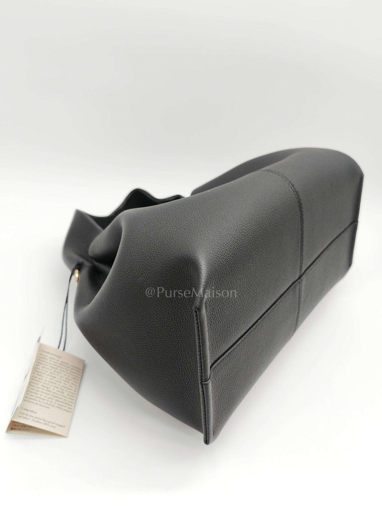 Neuf in Black Graine Leather Shoulder Bag
