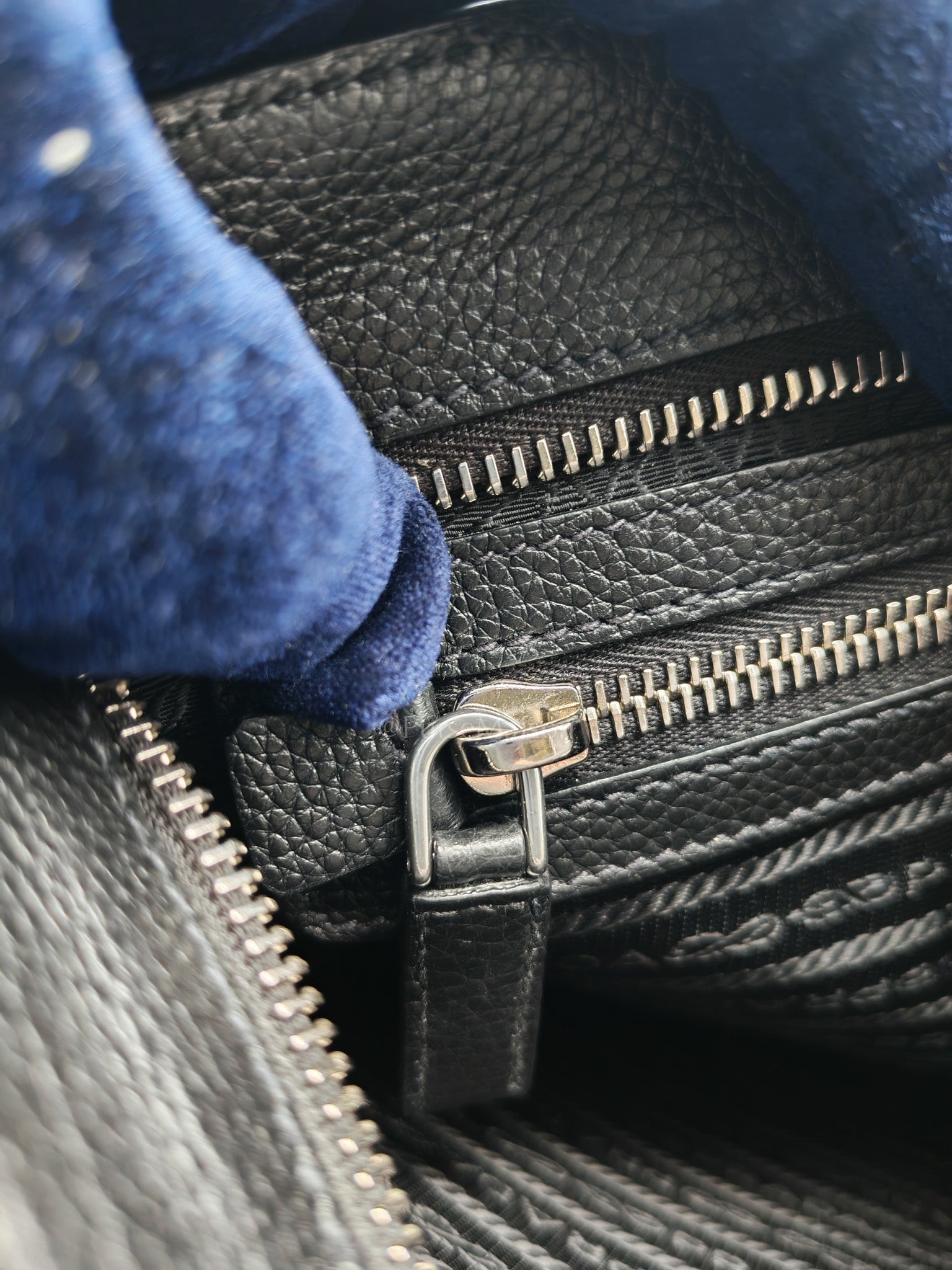 Vitello City Shoulder Bag in Calfskin Leather & Silver Hardware | Purse Maison Luxury Bags Shop