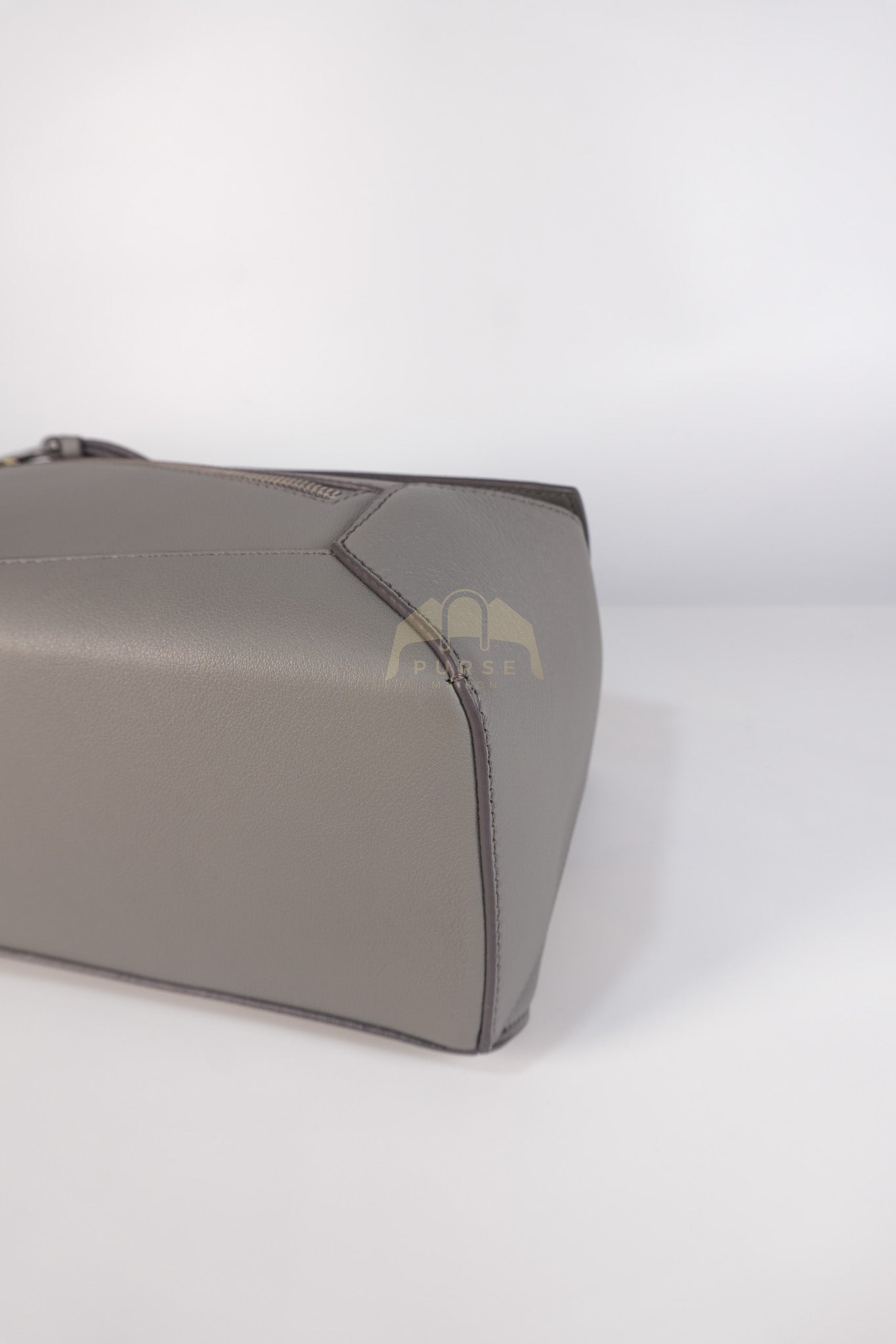 Puzzle Edge Bum Bag Small in Asphalt Gray Calfskin Leather | Purse Maison Luxury Bags Shop