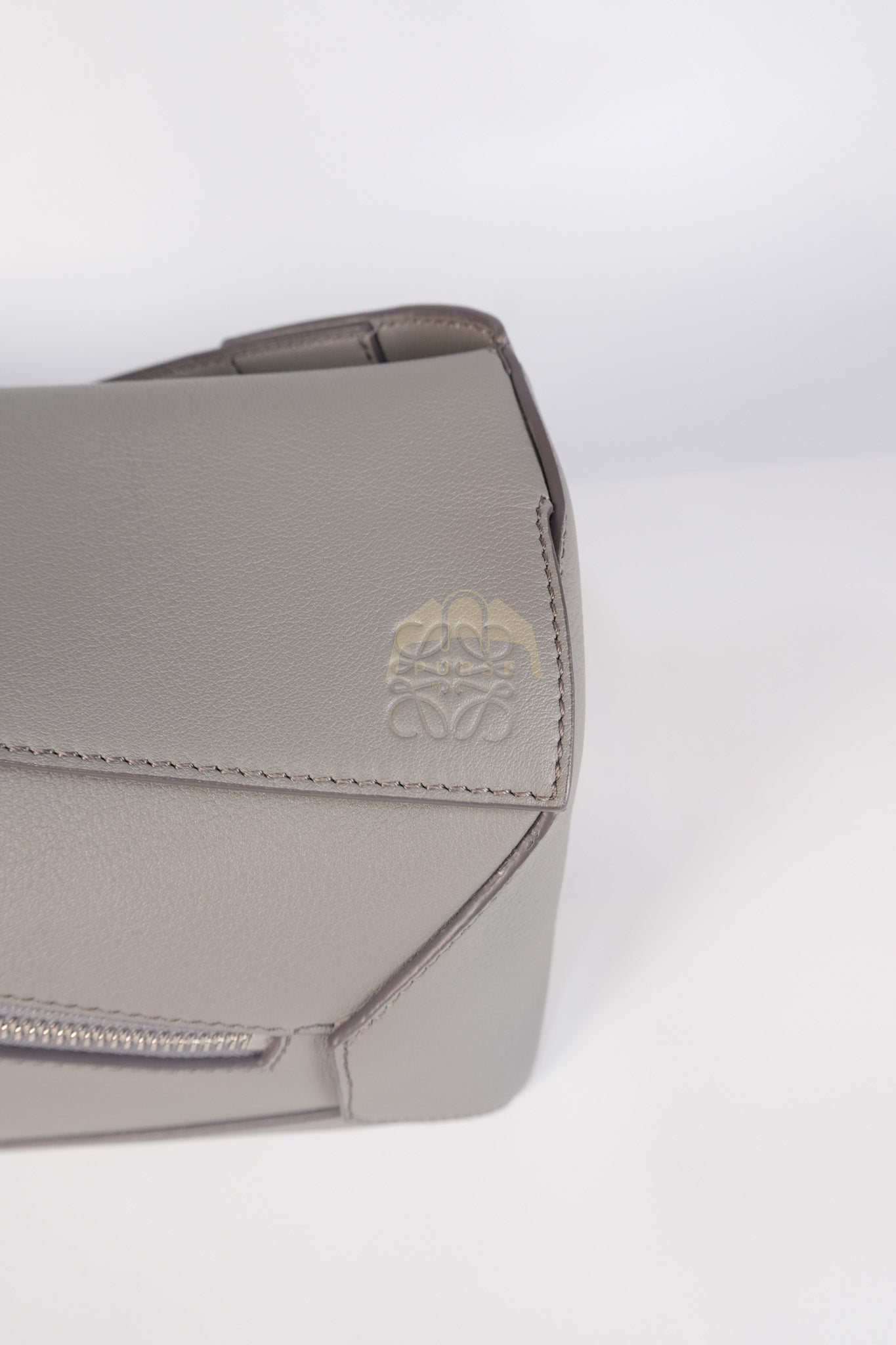 Puzzle Edge Bum Bag Small in Asphalt Gray Calfskin Leather | Purse Maison Luxury Bags Shop