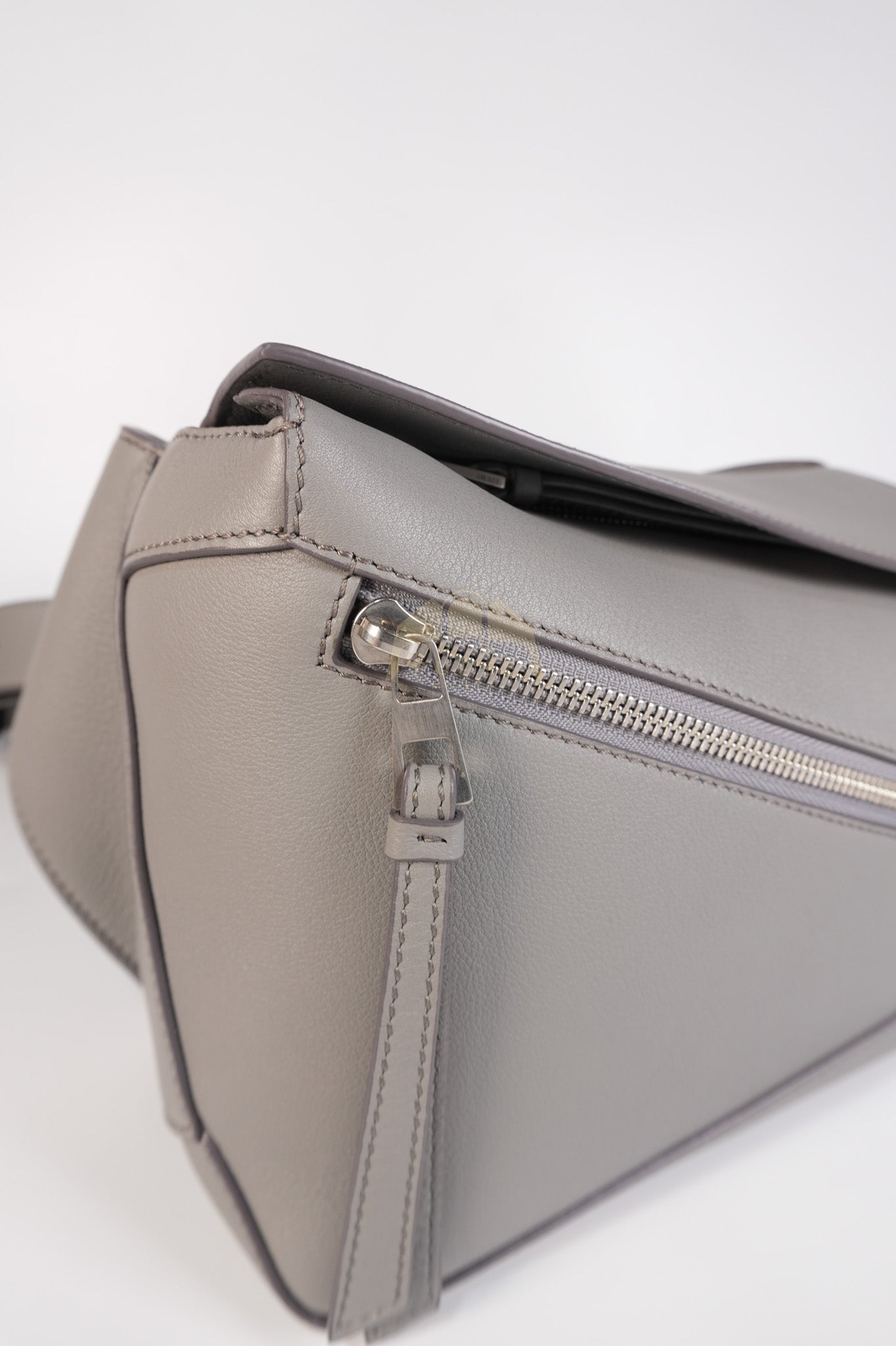 Puzzle Edge Bum Bag Small in Asphalt Gray Calfskin Leather | Purse Maison Luxury Bags Shop
