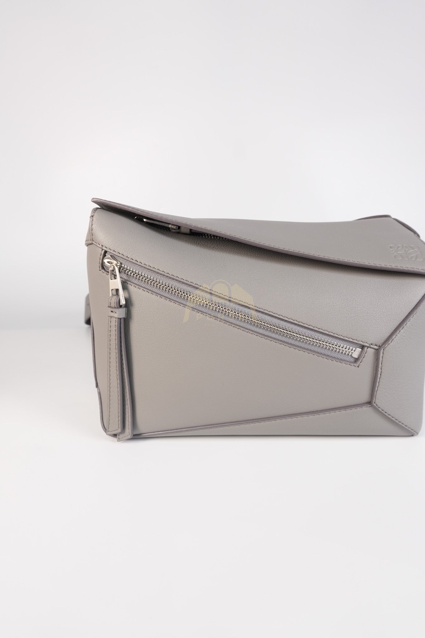 Puzzle Edge Bum Bag Small in Asphalt Gray Calfskin Leather | Purse Maison Luxury Bags Shop