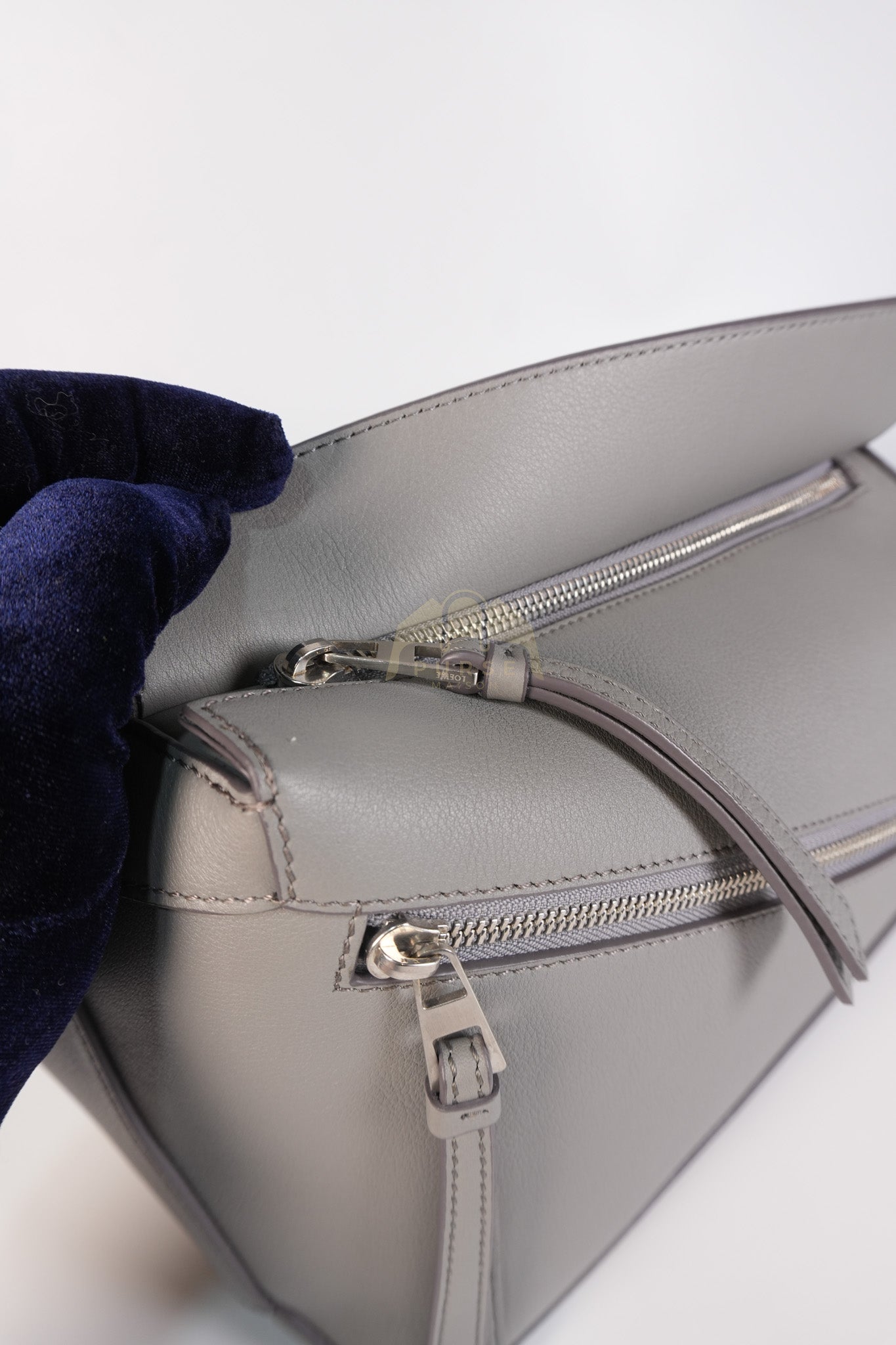 Puzzle Edge Bum Bag Small in Asphalt Gray Calfskin Leather | Purse Maison Luxury Bags Shop