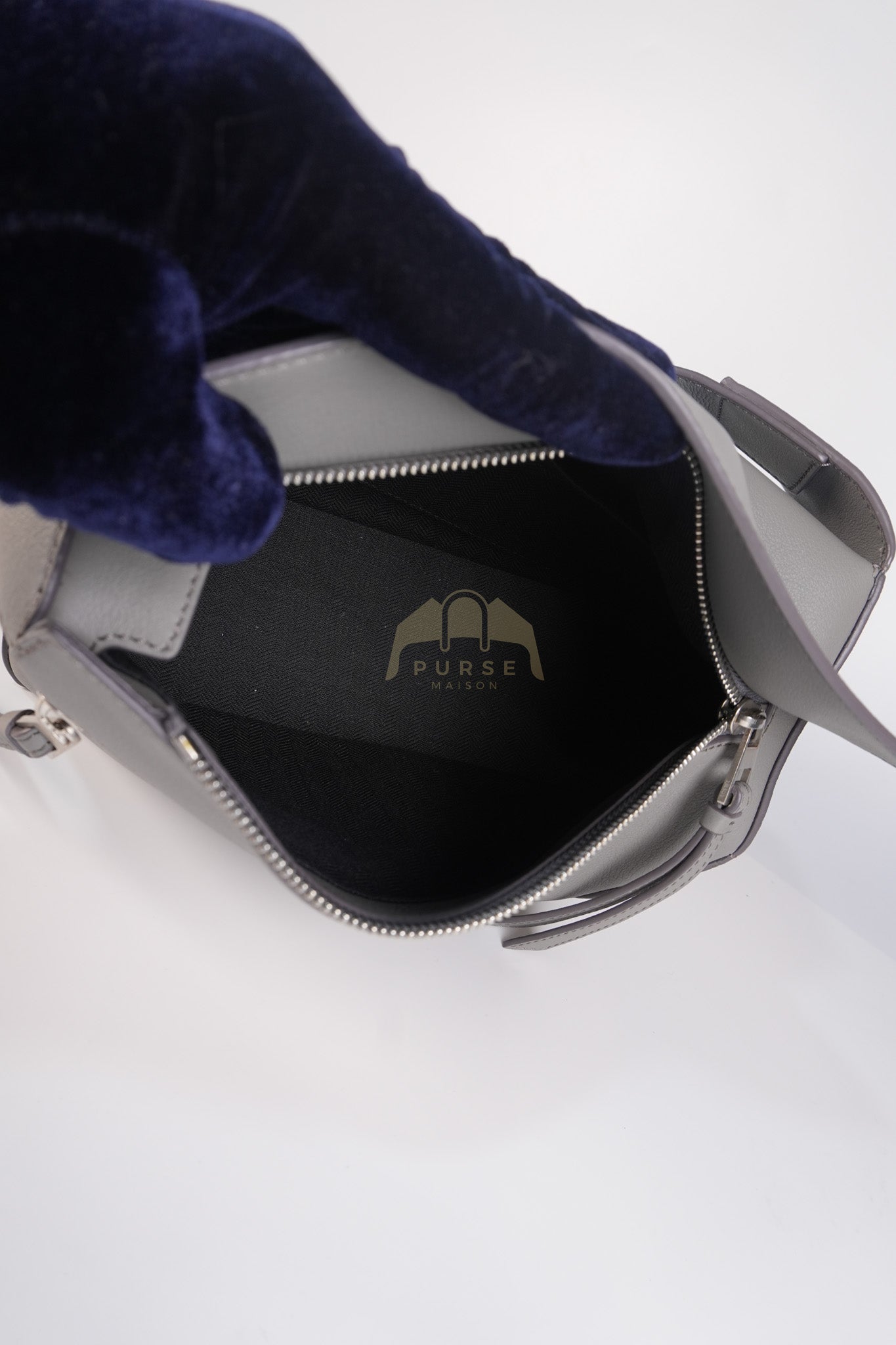 Puzzle Edge Bum Bag Small in Asphalt Gray Calfskin Leather | Purse Maison Luxury Bags Shop