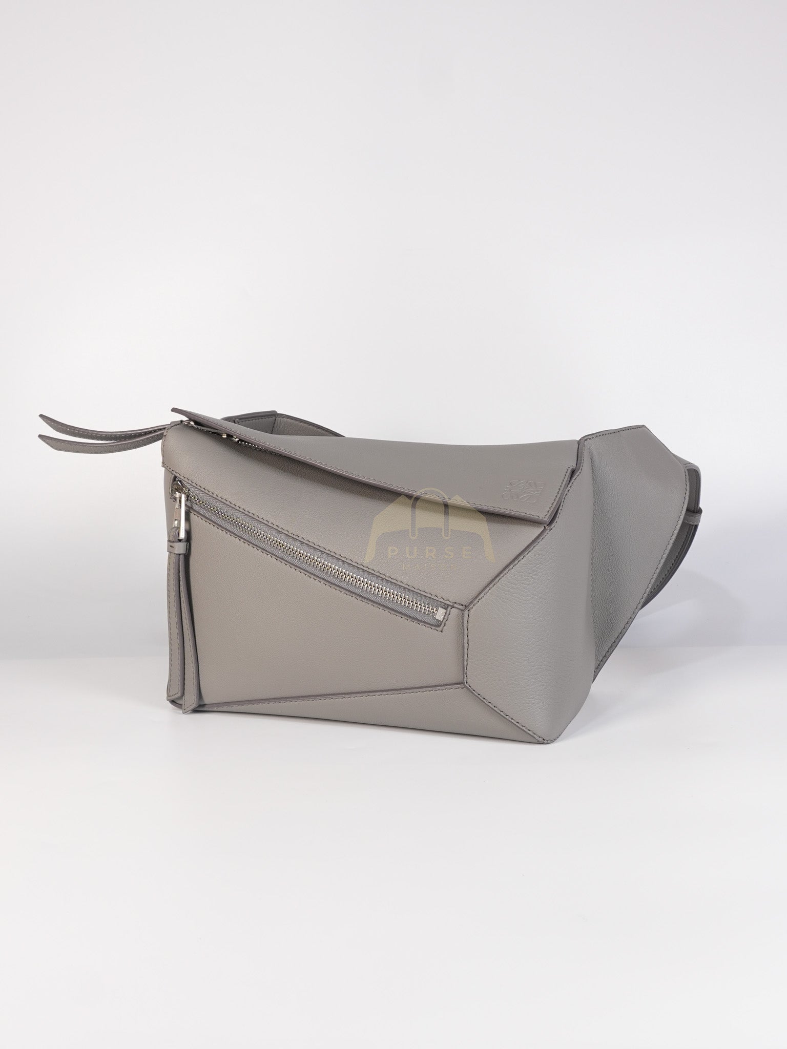 Puzzle Edge Bum Bag Small in Asphalt Gray Calfskin Leather | Purse Maison Luxury Bags Shop