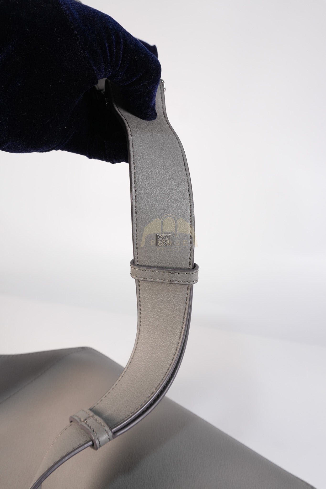 Puzzle Edge Bum Bag Small in Asphalt Gray Calfskin Leather | Purse Maison Luxury Bags Shop