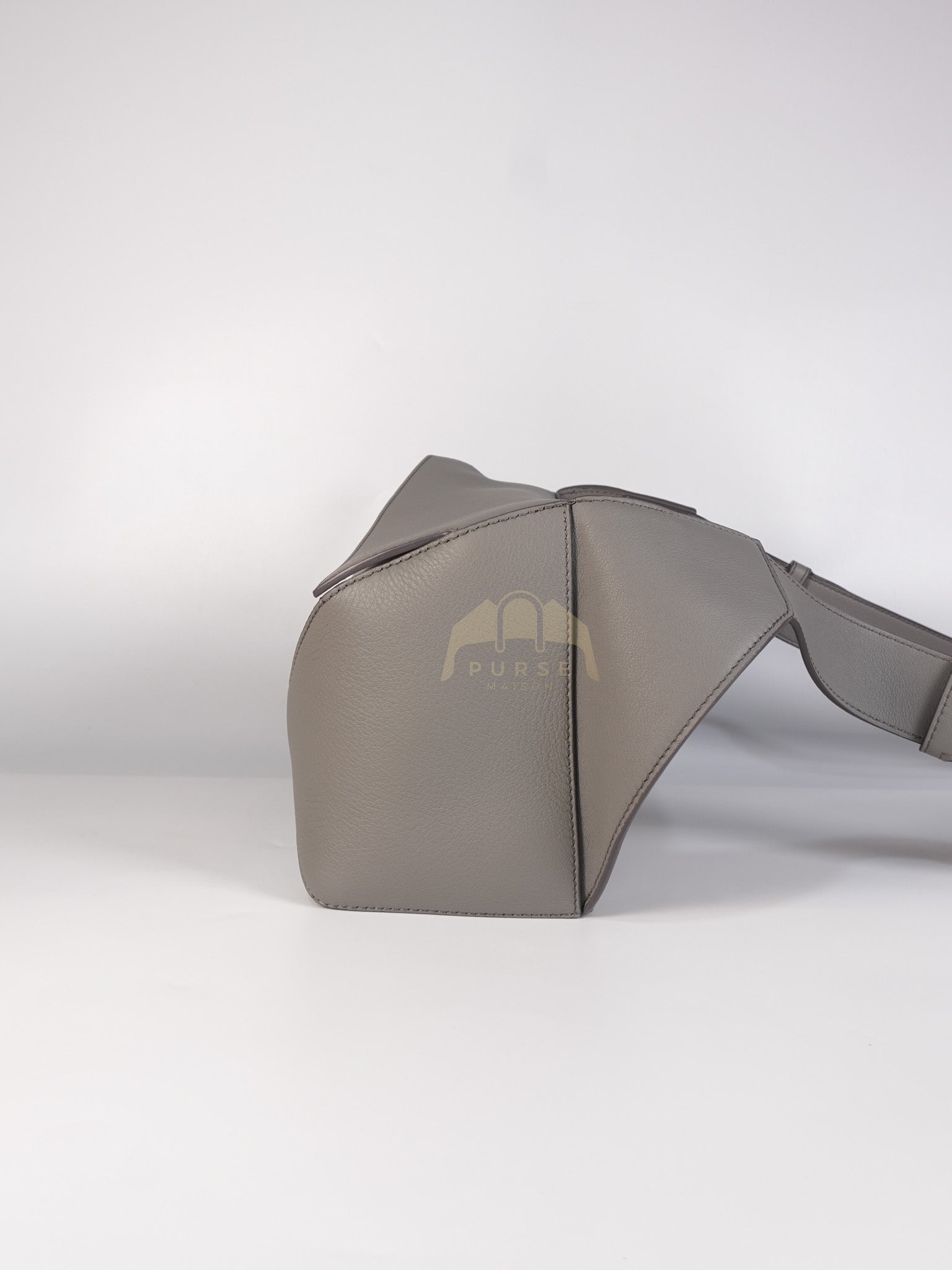 Puzzle Edge Bum Bag Small in Asphalt Gray Calfskin Leather | Purse Maison Luxury Bags Shop