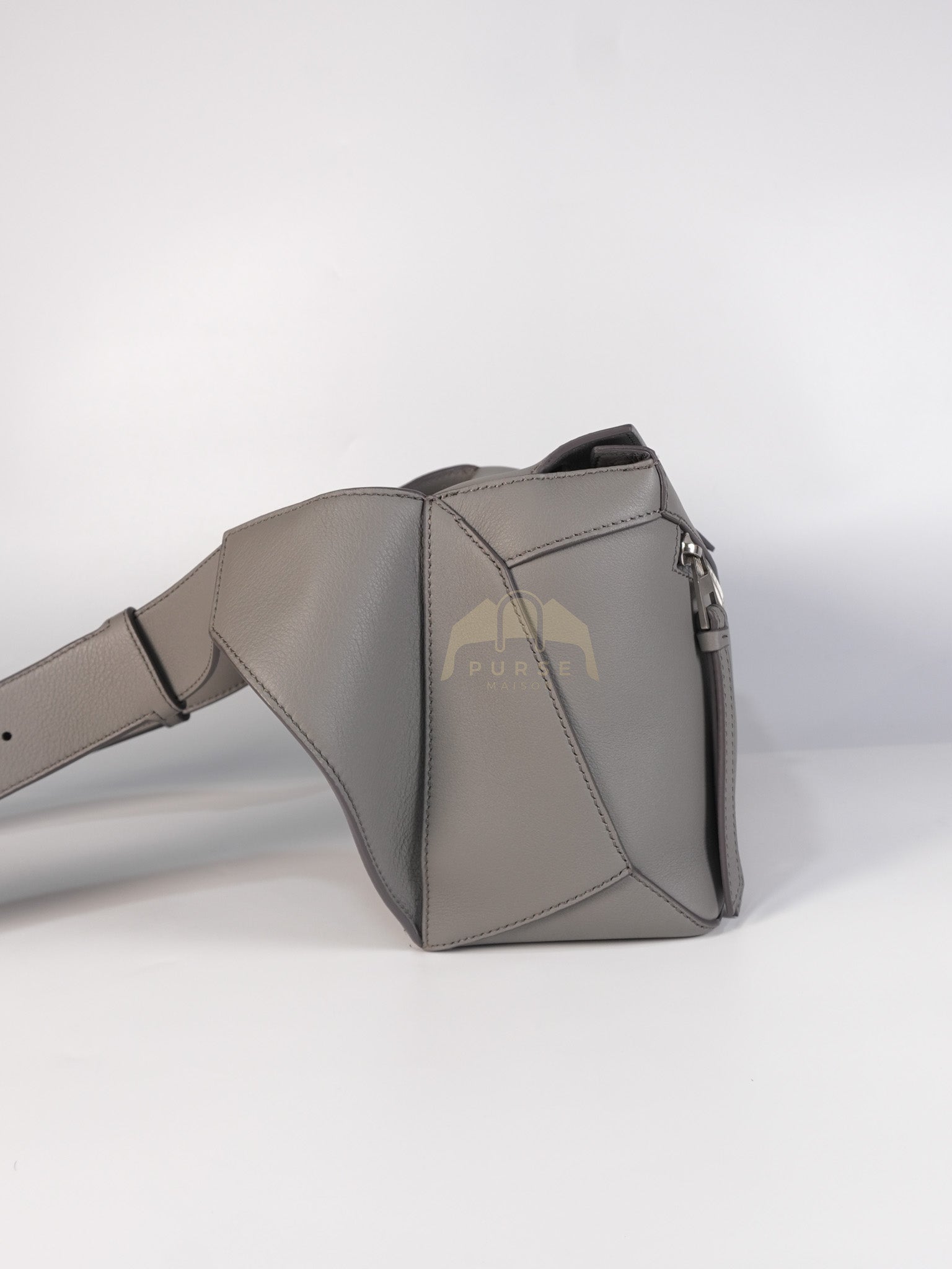 Puzzle Edge Bum Bag Small in Asphalt Gray Calfskin Leather | Purse Maison Luxury Bags Shop