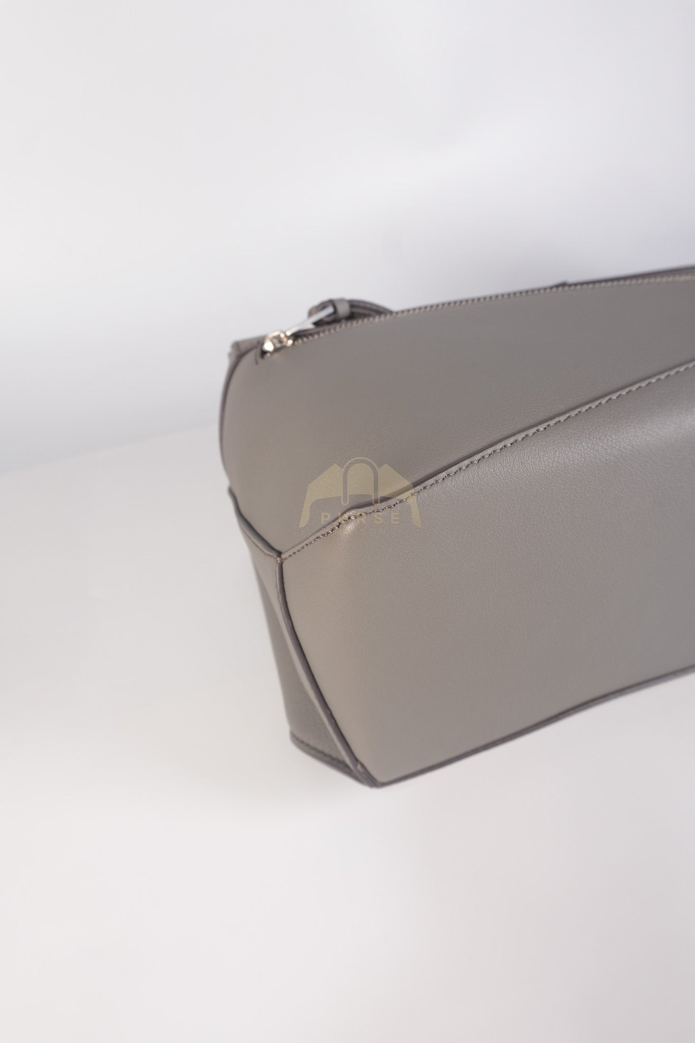 Puzzle Edge Bum Bag Small in Asphalt Gray Calfskin Leather | Purse Maison Luxury Bags Shop