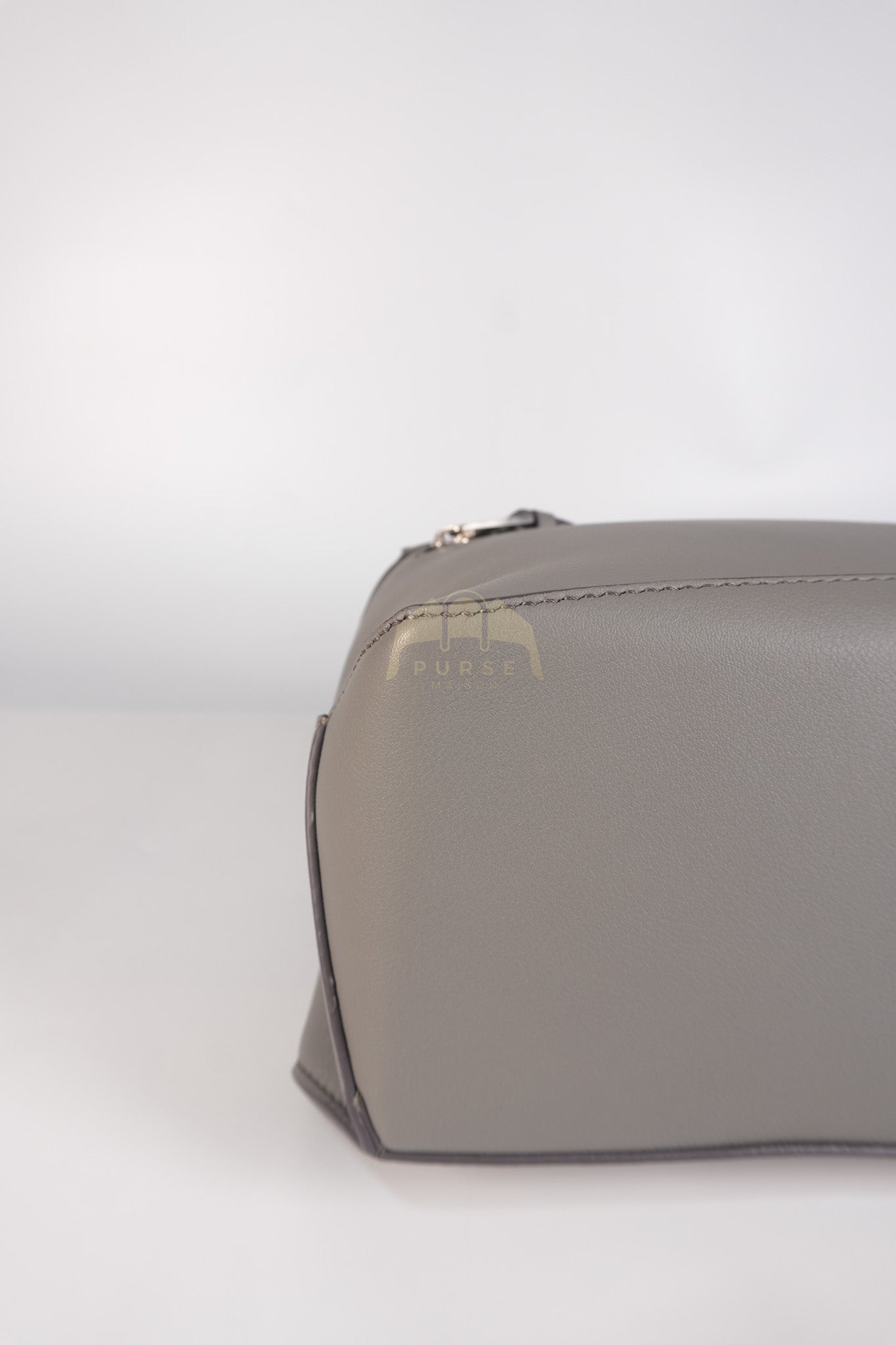 Puzzle Edge Bum Bag Small in Asphalt Gray Calfskin Leather | Purse Maison Luxury Bags Shop