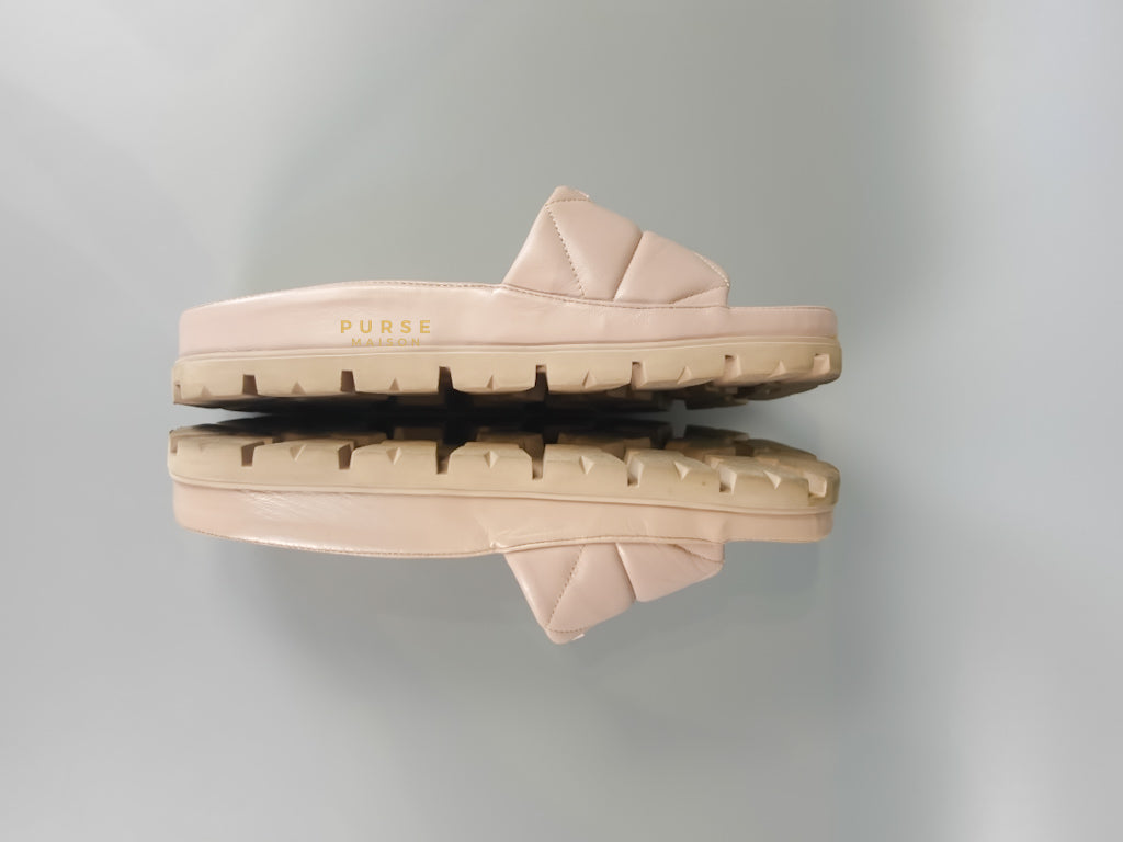 Quilted Nappa Leather Women's Slides in Beige Size 39 Eu (24.5 cm) | Purse Maison Luxury Bags Shop