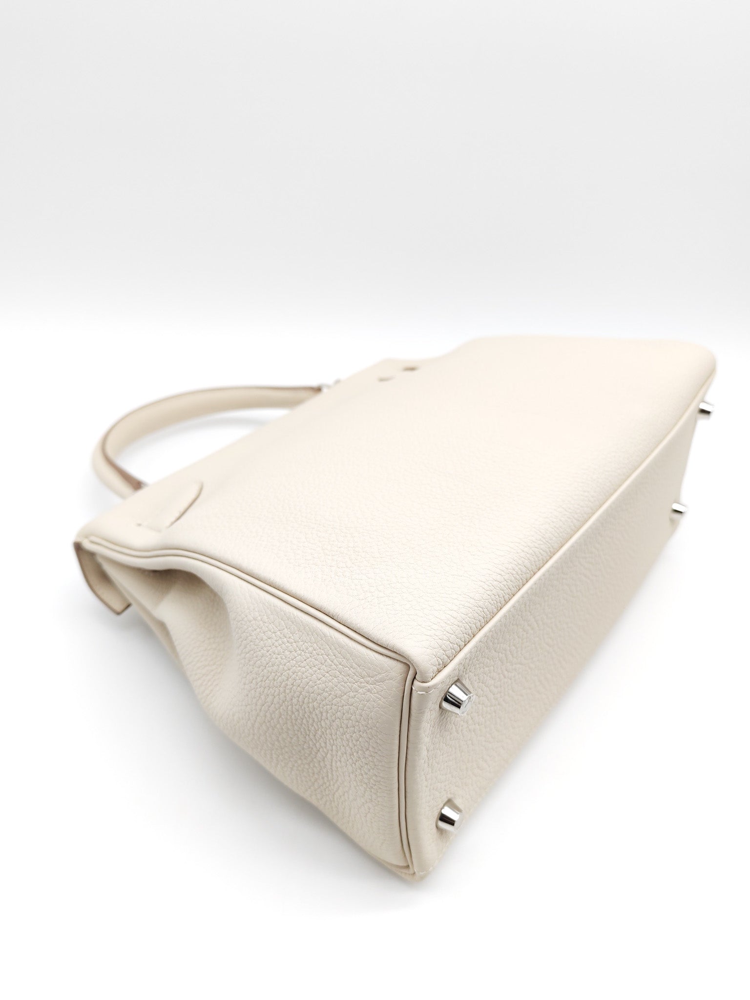 Kelly 28 Retourne in Craie Togo Leather and Palladium Hardware Stamp K (2025)