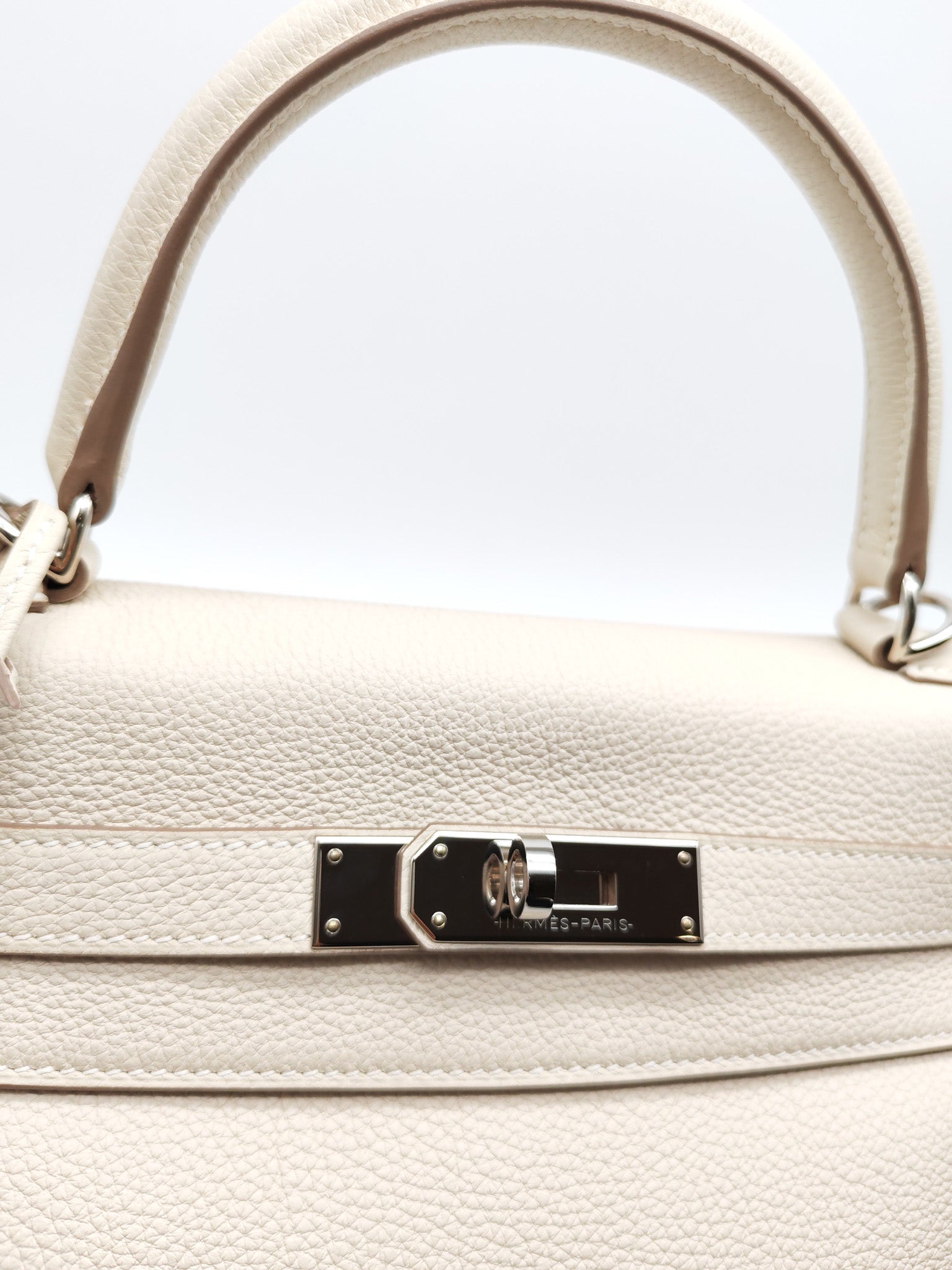 Kelly 28 Retourne in Craie Togo Leather and Palladium Hardware Stamp K (2025)
